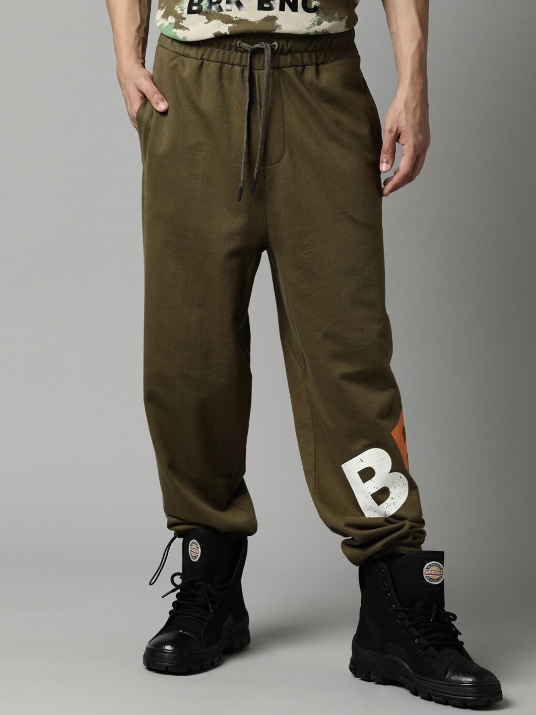 

Breakbounce Men Olive Green Solid Pure Cotton Relaxed Fit Joggers