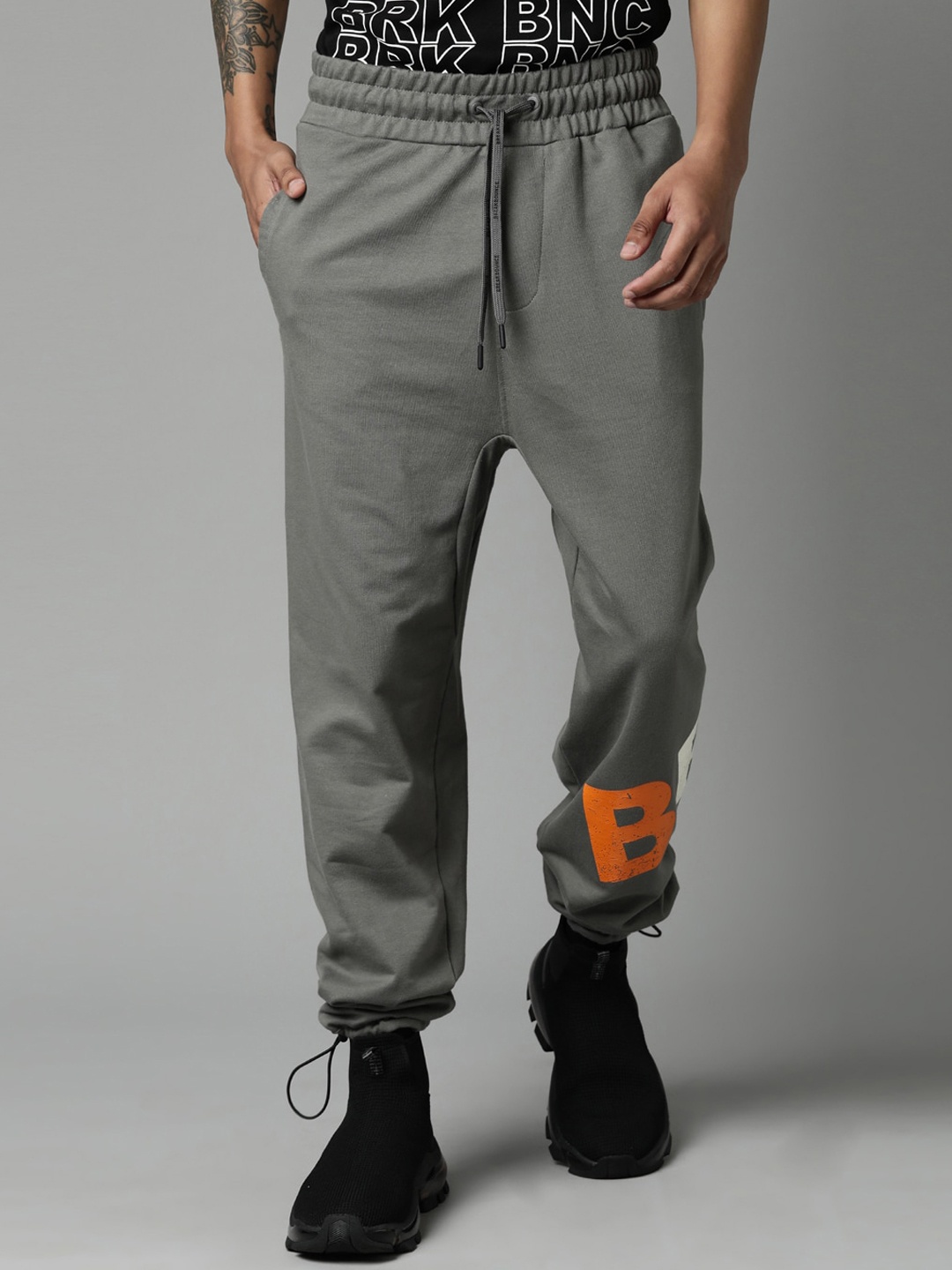 

Breakbounce Men Grey Printed Cotton Joggers