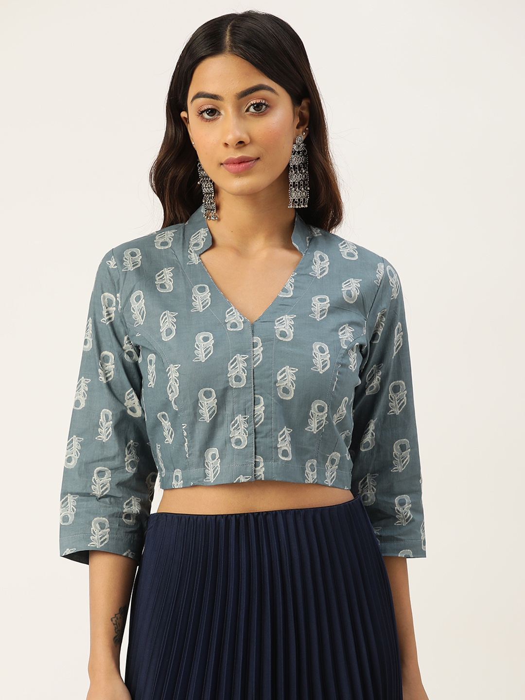 

Molcha Blue & White Ethnic Motifs Printed Pure Cotton Non-Padded Saree Blouse
