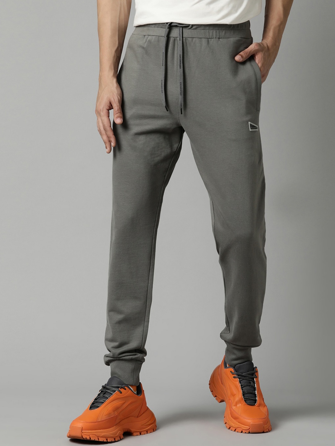 

Breakbounce Men Grey Solid Pure Cotton Joggers