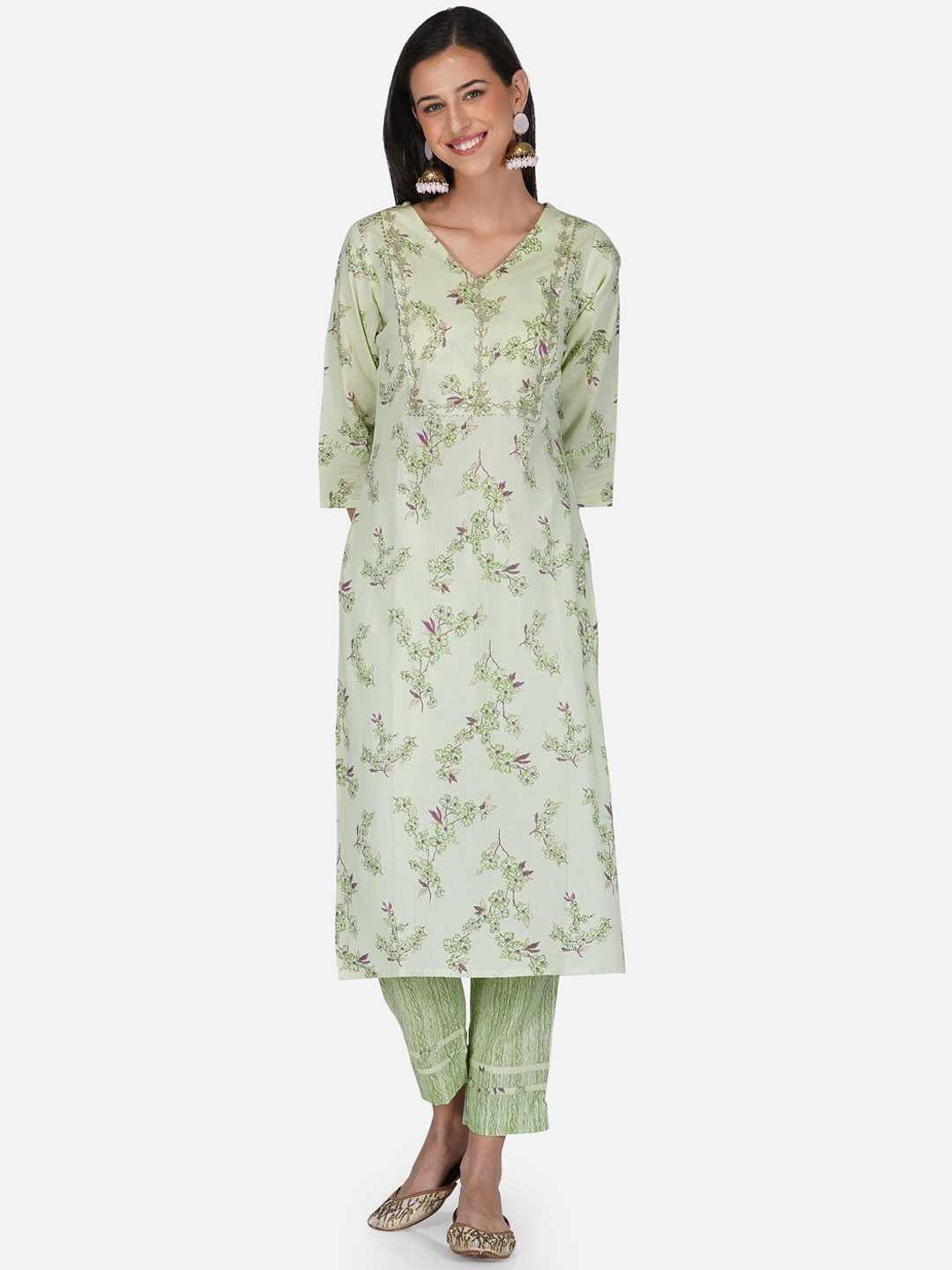 

METRO-FASHION Women Purple Floral Printed Gotta Patti Kurta with Trousers