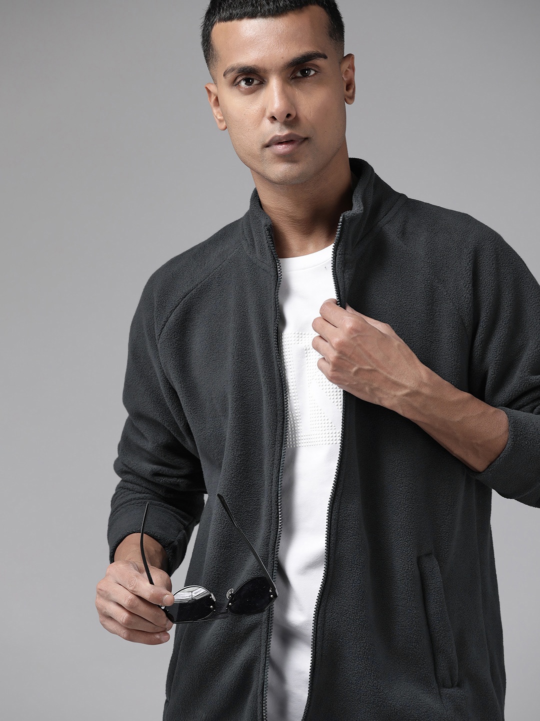 

The Roadster Lifestyle Co. Men Solid Fleece Tailored Jacket, Charcoal