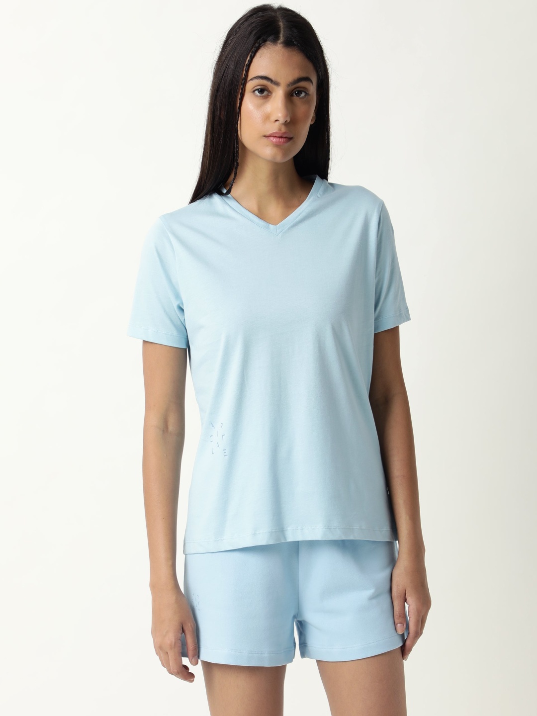 

ARTICALE Women Blue Solid V-Neck Slim Fit Cotton T-shirt