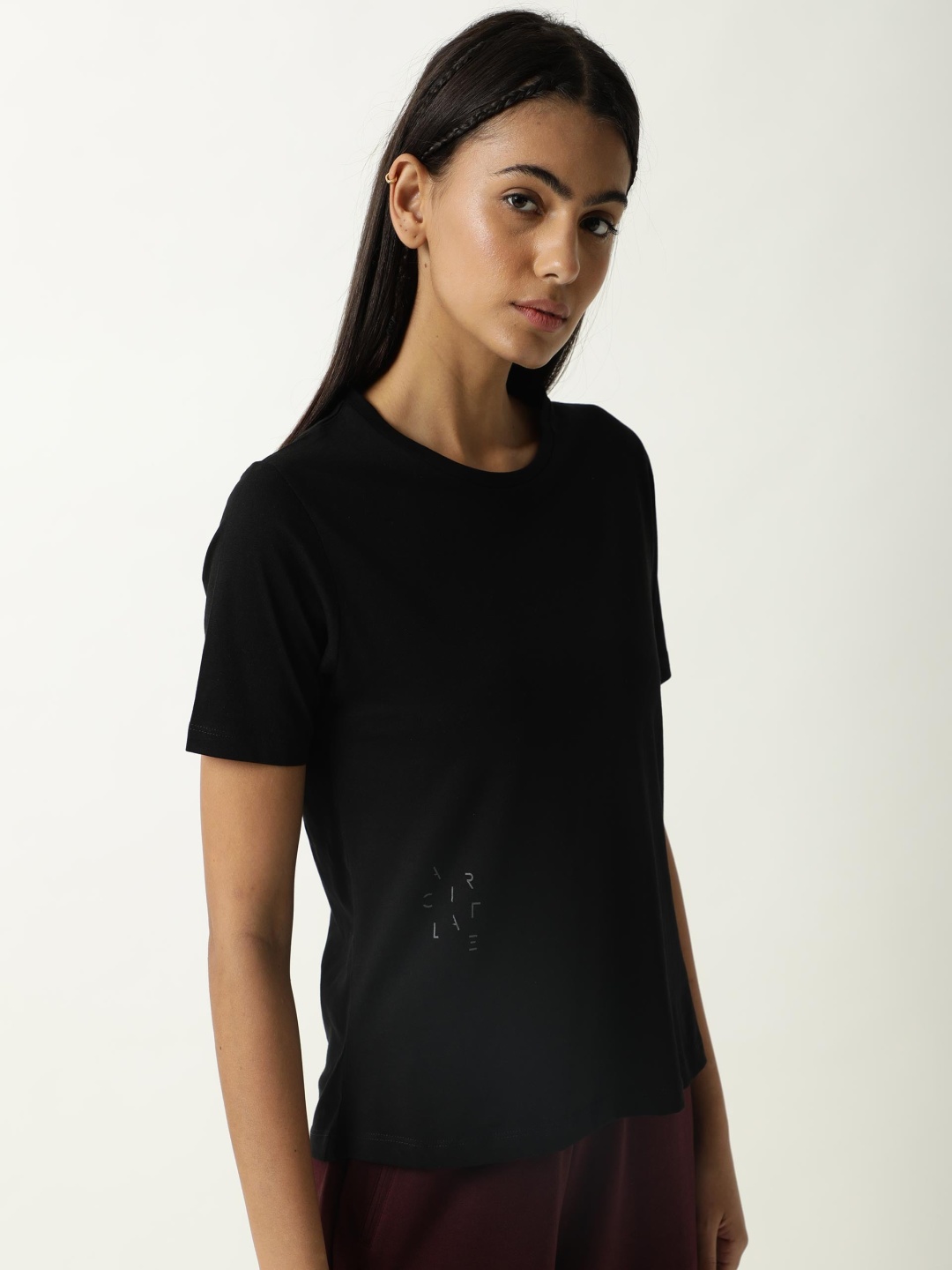 

ARTICALE Women Black Solid Slim Fit Cotton T-shirt