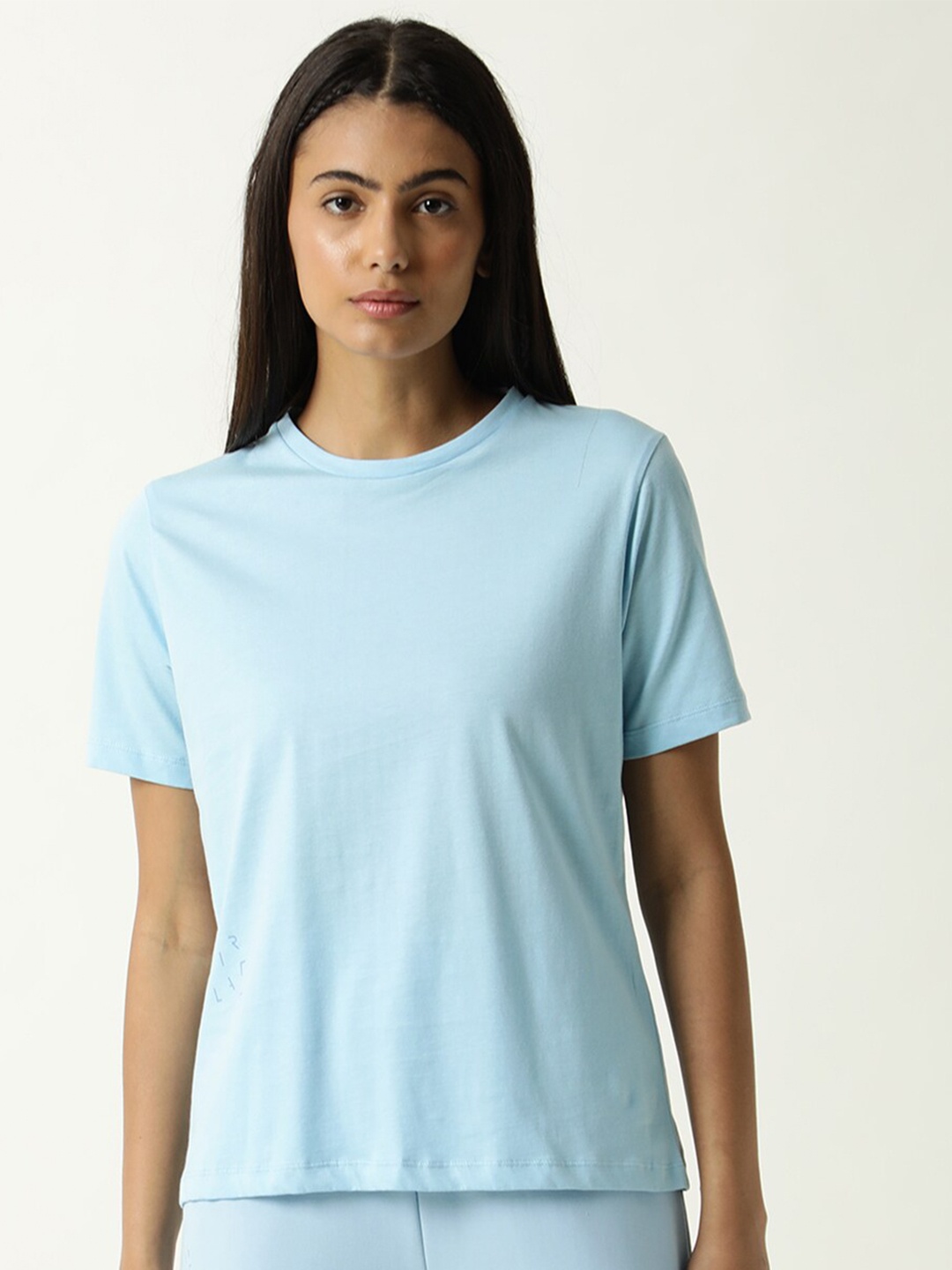 

ARTICALE Women Blue Solid Slim Fit Cotton T-shirt