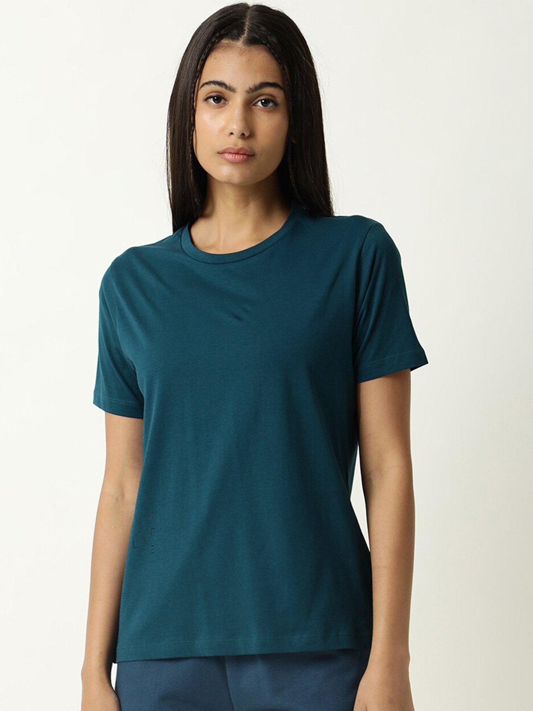 

ARTICALE Women Green Solid Slim Fit Cotton T-shirt