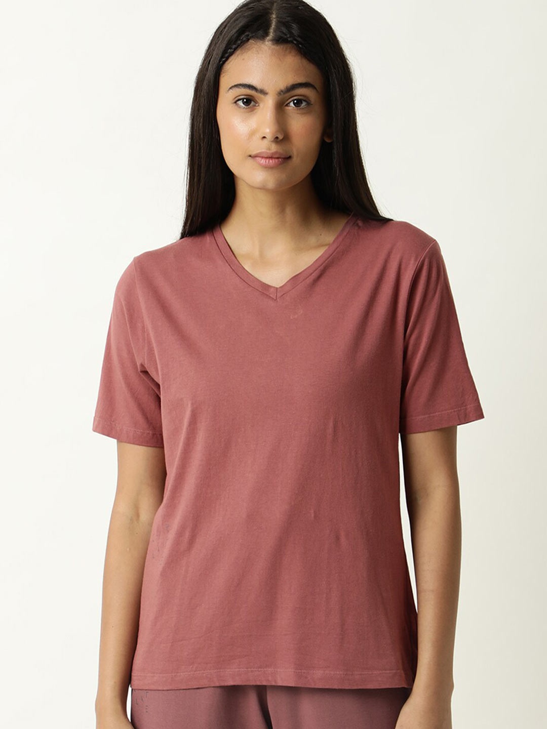 

ARTICALE Women Mauve Solid V-Neck Slim Fit Cotton T-shirt
