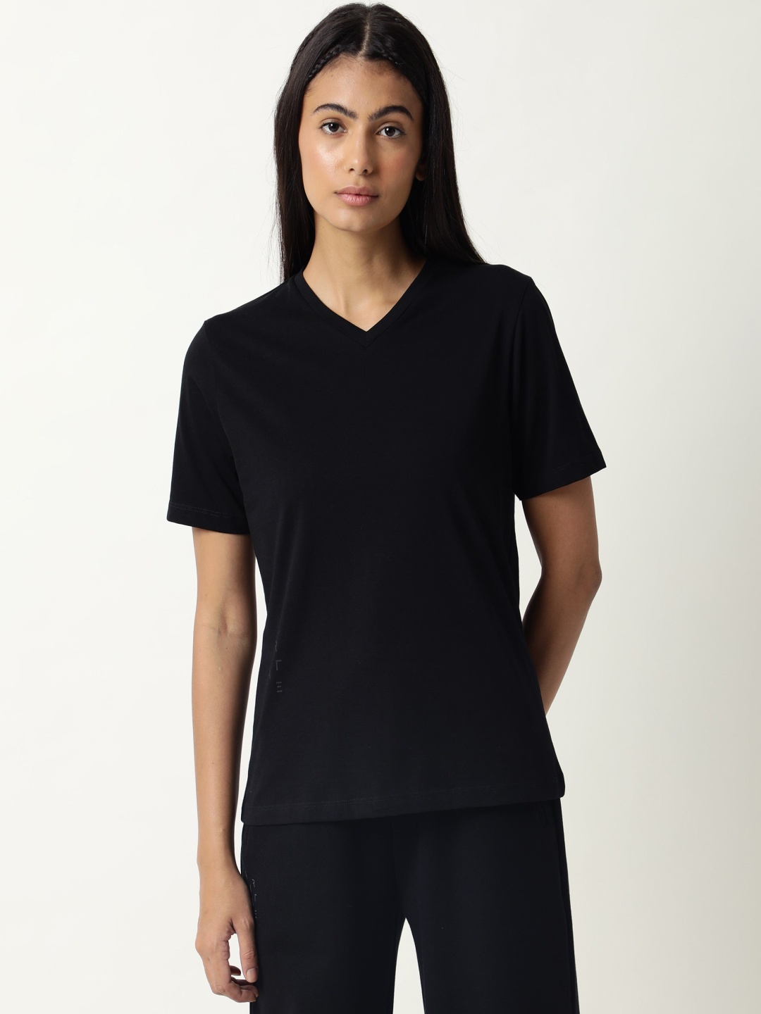 

ARTICALE Women Black V-Neck Slim Fit T-shirt
