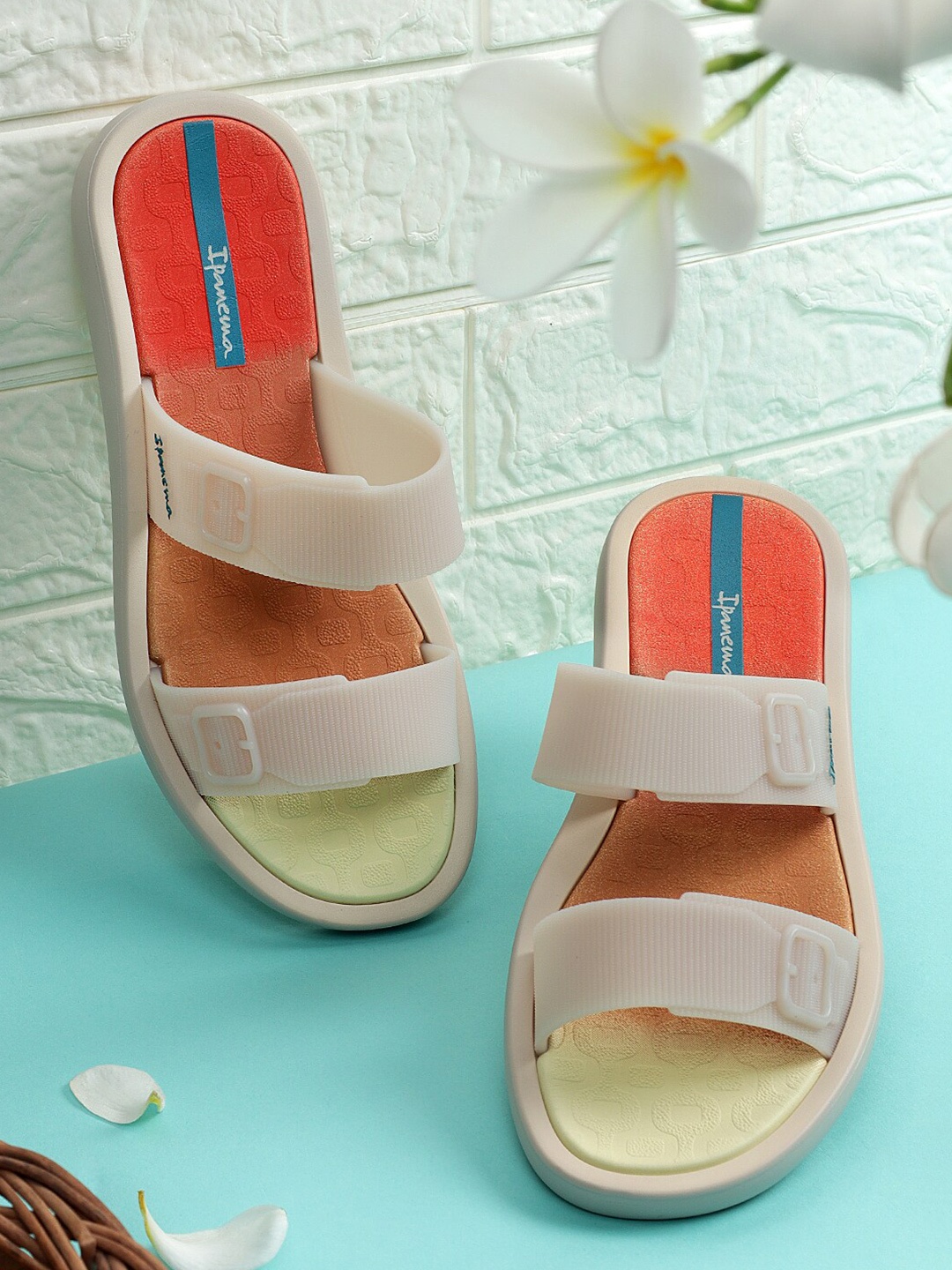 

iPanema Women Beige & Brown Printed Sliders