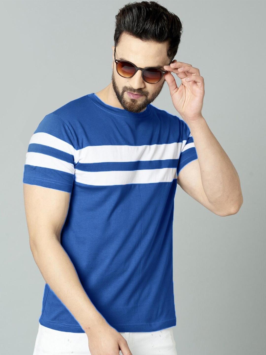 

Rodzen Men Blue Striped Round Neck T-shirt