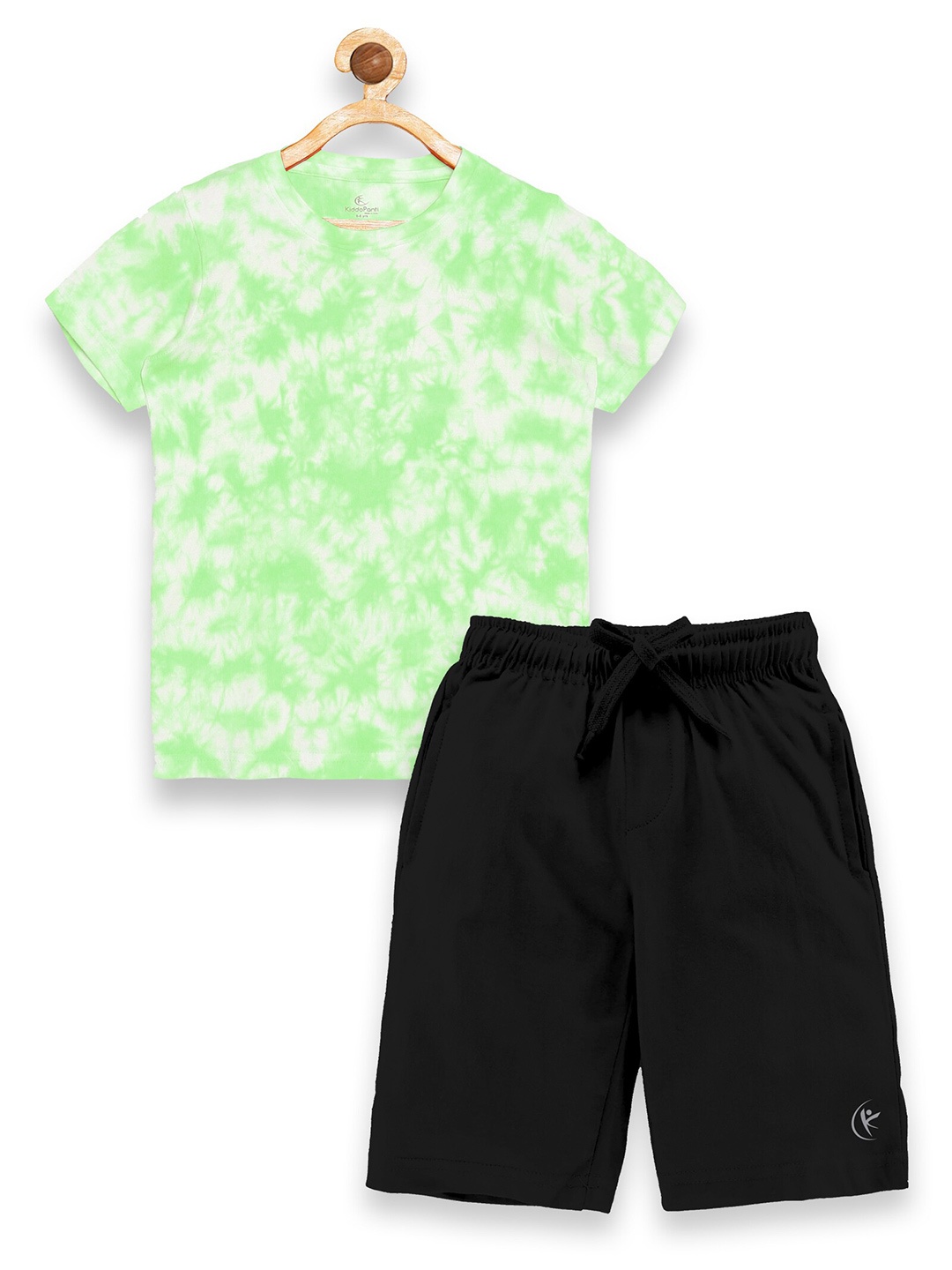 

KiddoPanti Boys Green & Black Printed Pure Cotton T-shirt with Shorts