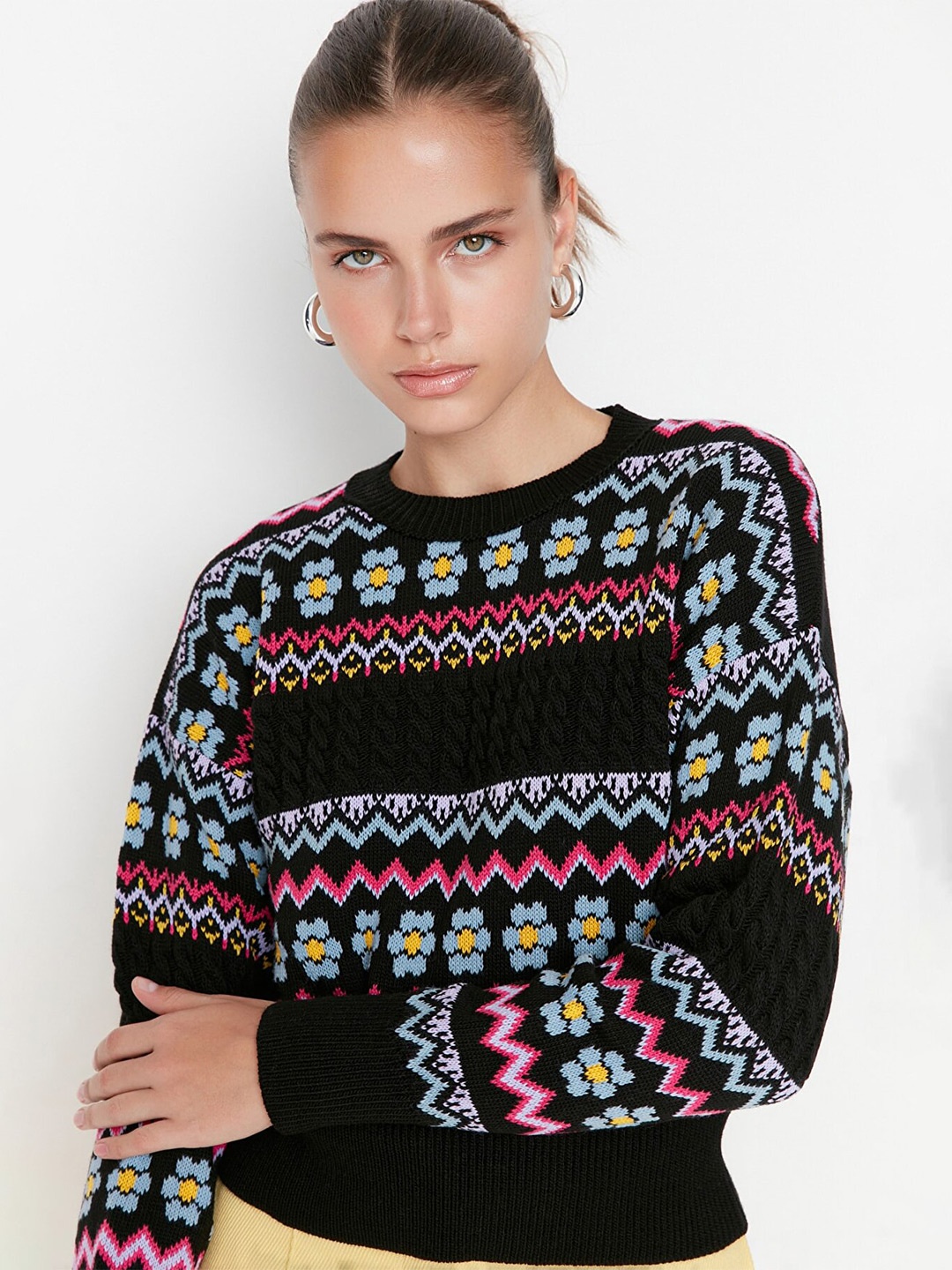 

Trendyol Women Black & Blue Floral Printed Pullover