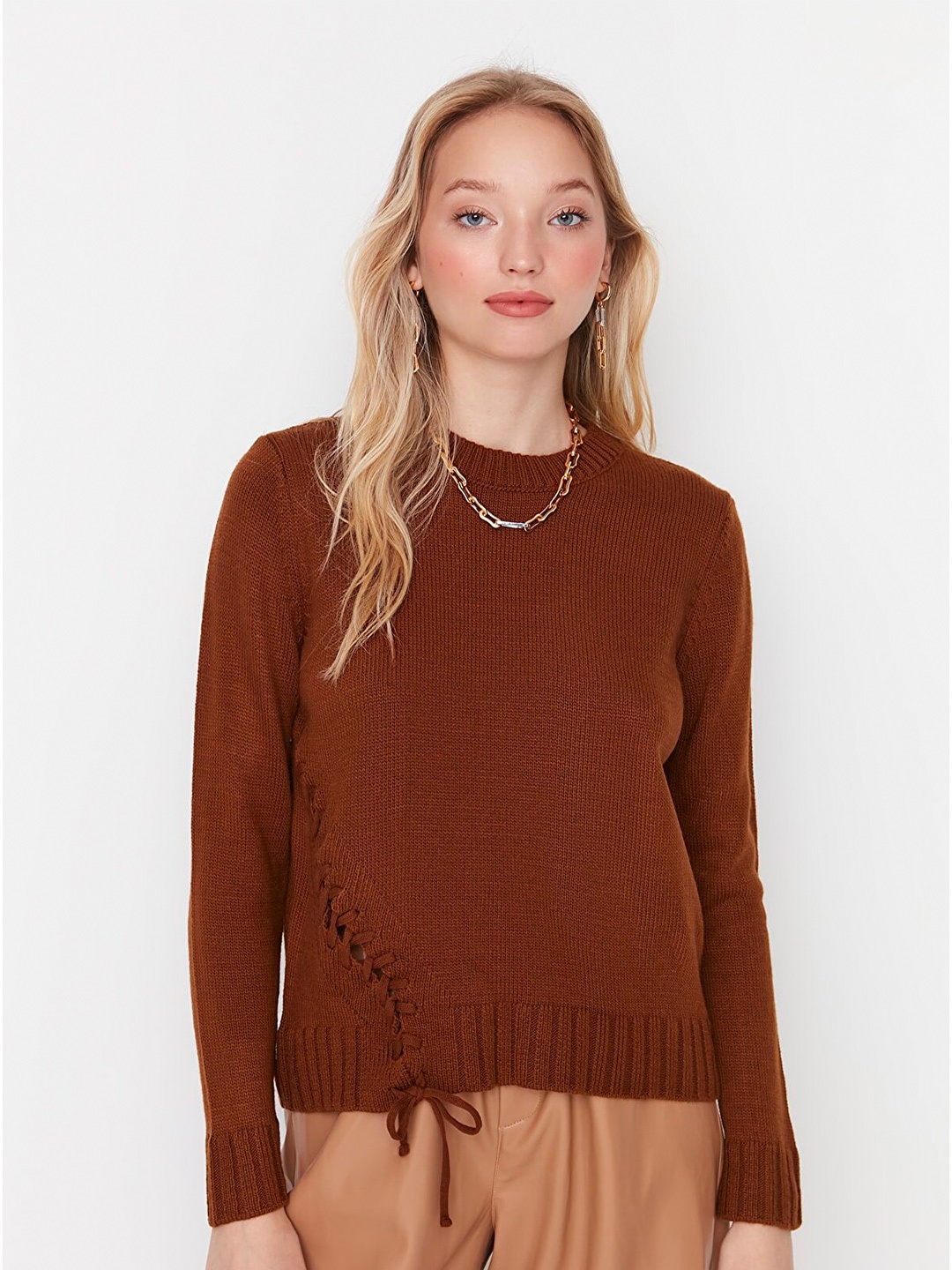 

Trendyol Women Brown Round Neck Acrylic Pullover Sweater