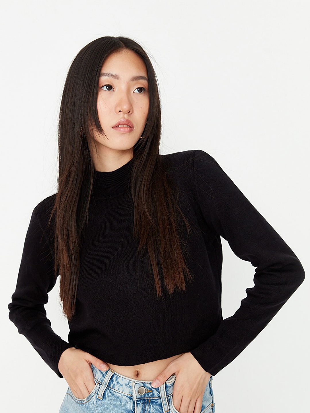 

Trendyol Women Black Crop Acrylic Pullover Sweater