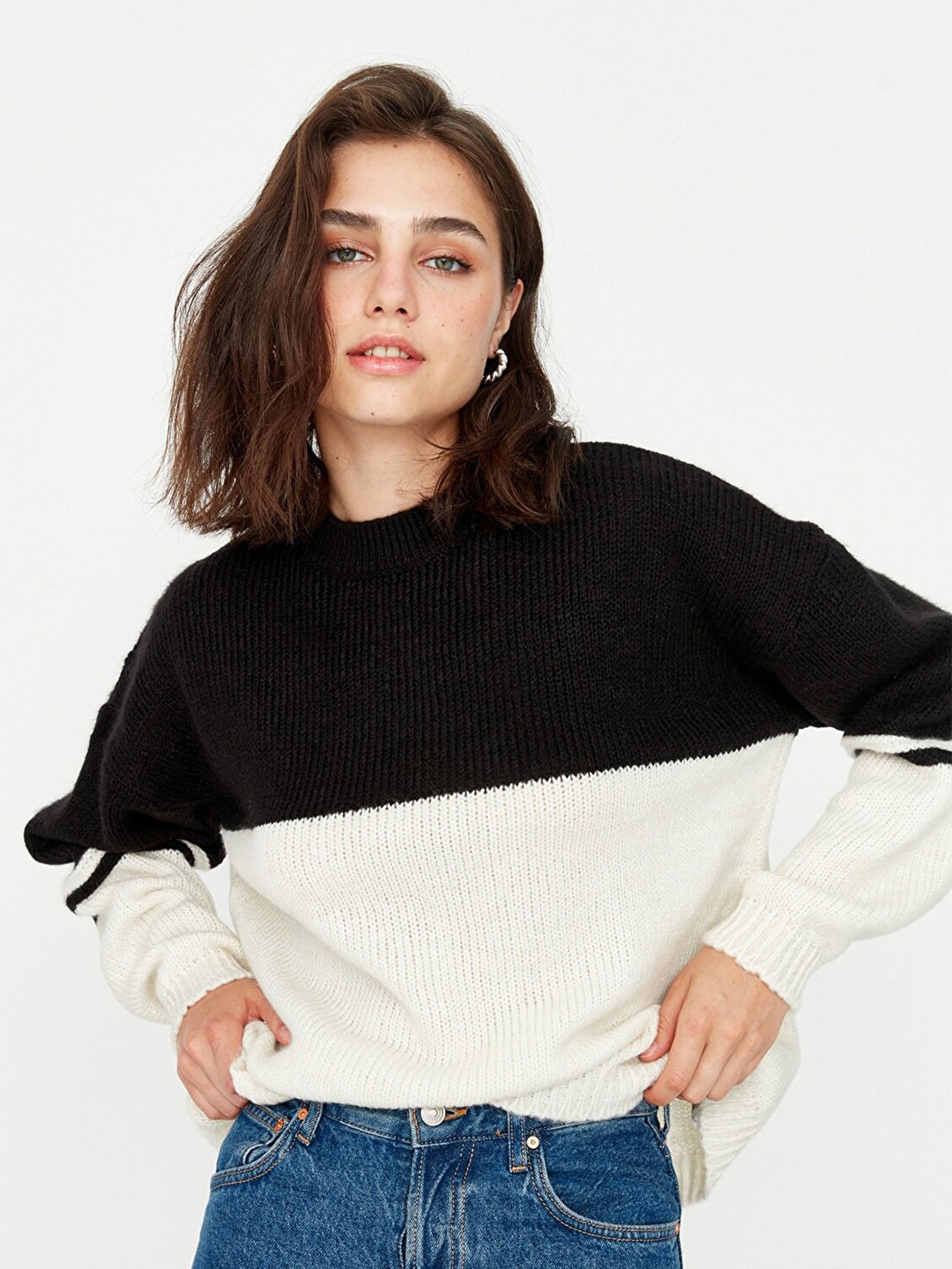 

Trendyol Women Black & Off White Colourblocked Round Neck Pullover