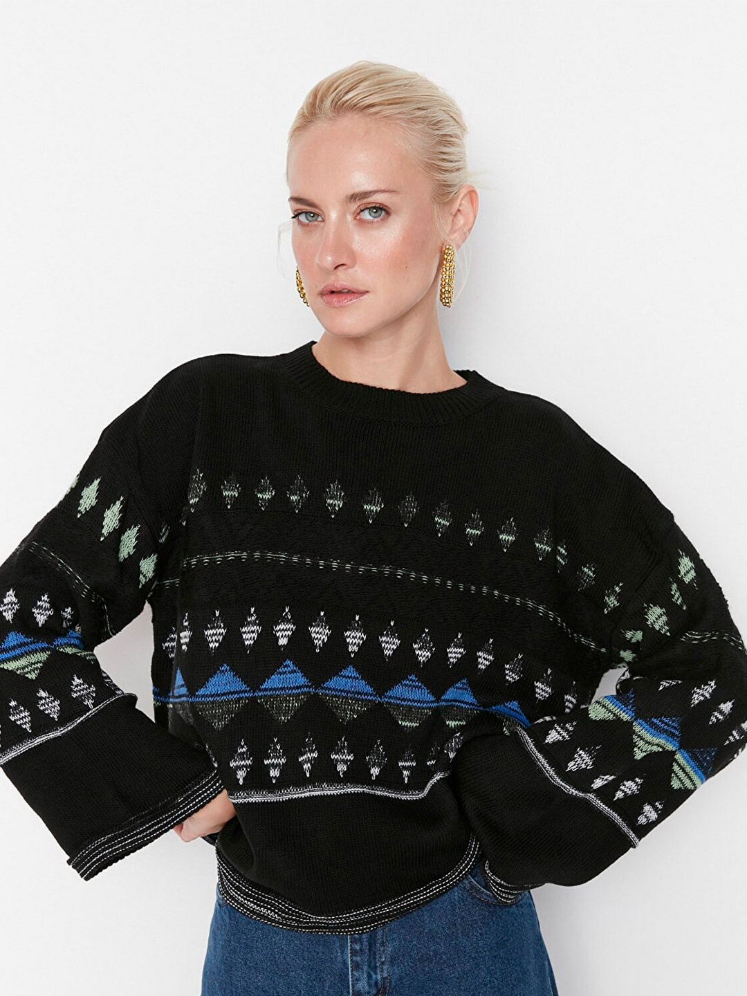 

Trendyol Women Black & Blue Acrylic Pullover Sweater