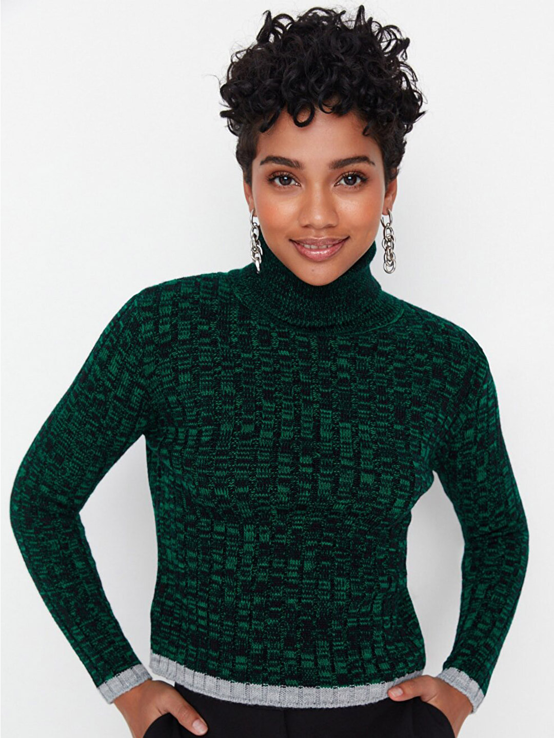 

Trendyol Women Black & Green Ribbed Acrylic Pullover Sweater