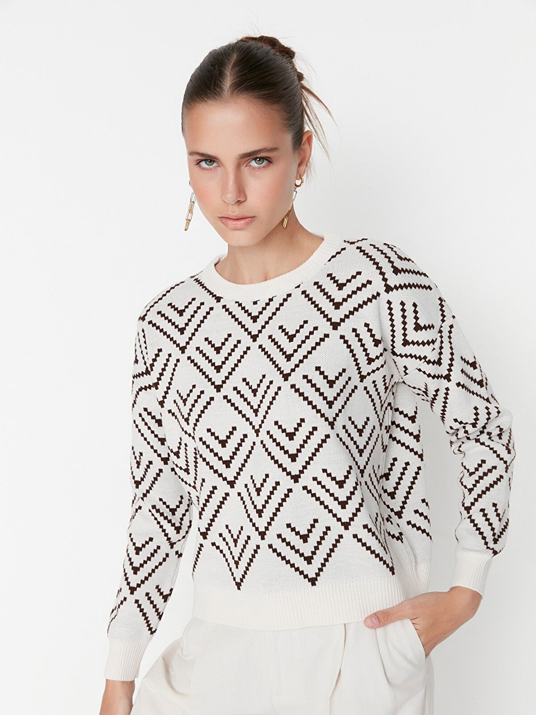 Trendyol Women Off White & Brown Geometric Pure Acrylic Pullover Sweater