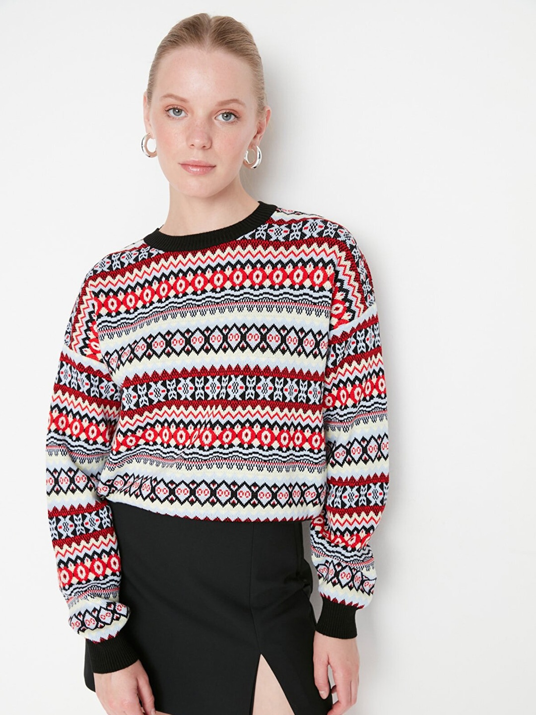 

Trendyol Women Black & Off White Geometric Pure Acrylic Pullover Sweater