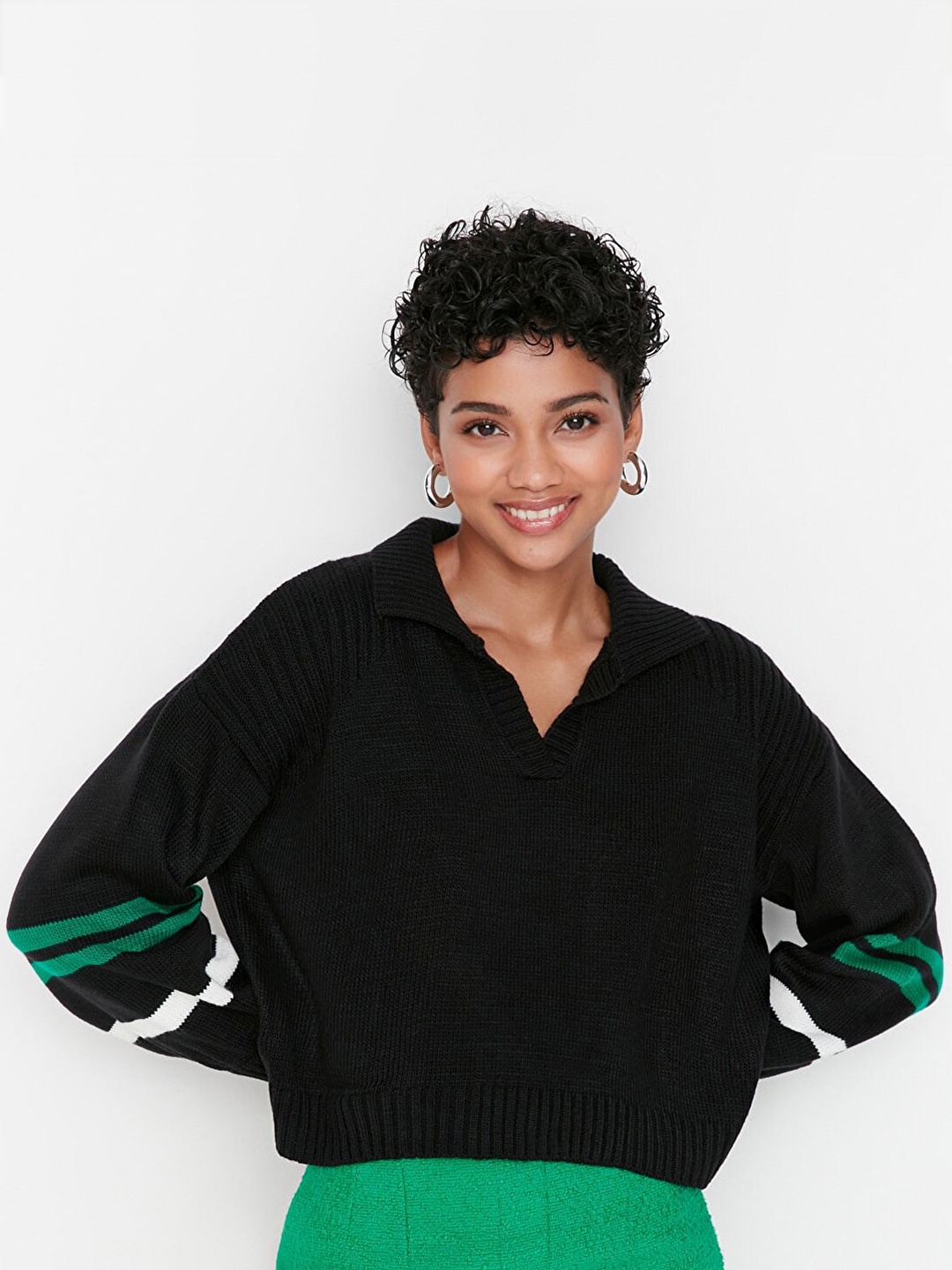 

Trendyol Women Black & Green Ribbed Pure Acrylic Pullover Sweater