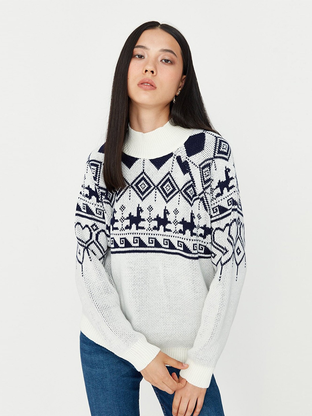 

Trendyol Women Off White & Blue Abstract Printed Pullover Acrylic Sweater