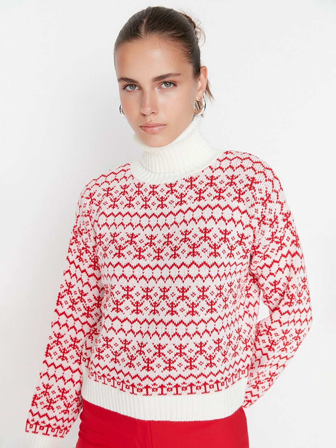 

Trendyol Women Off White & Red Quirky Pullover