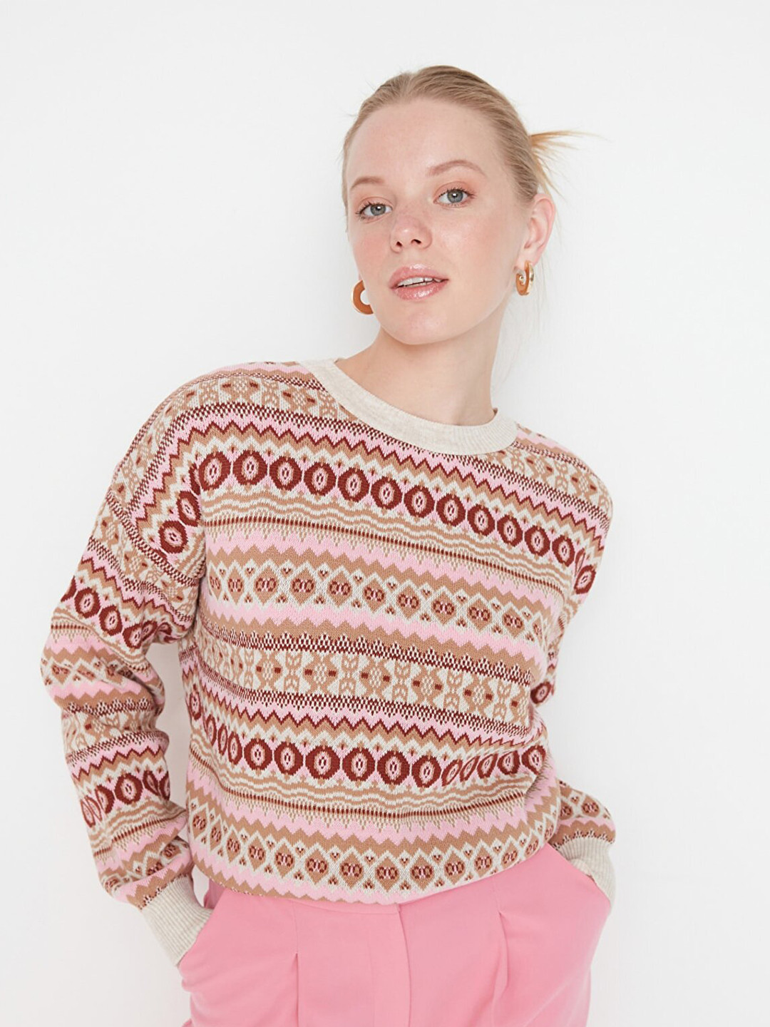 

Trendyol Women Beige & Maroon Crop Pullover