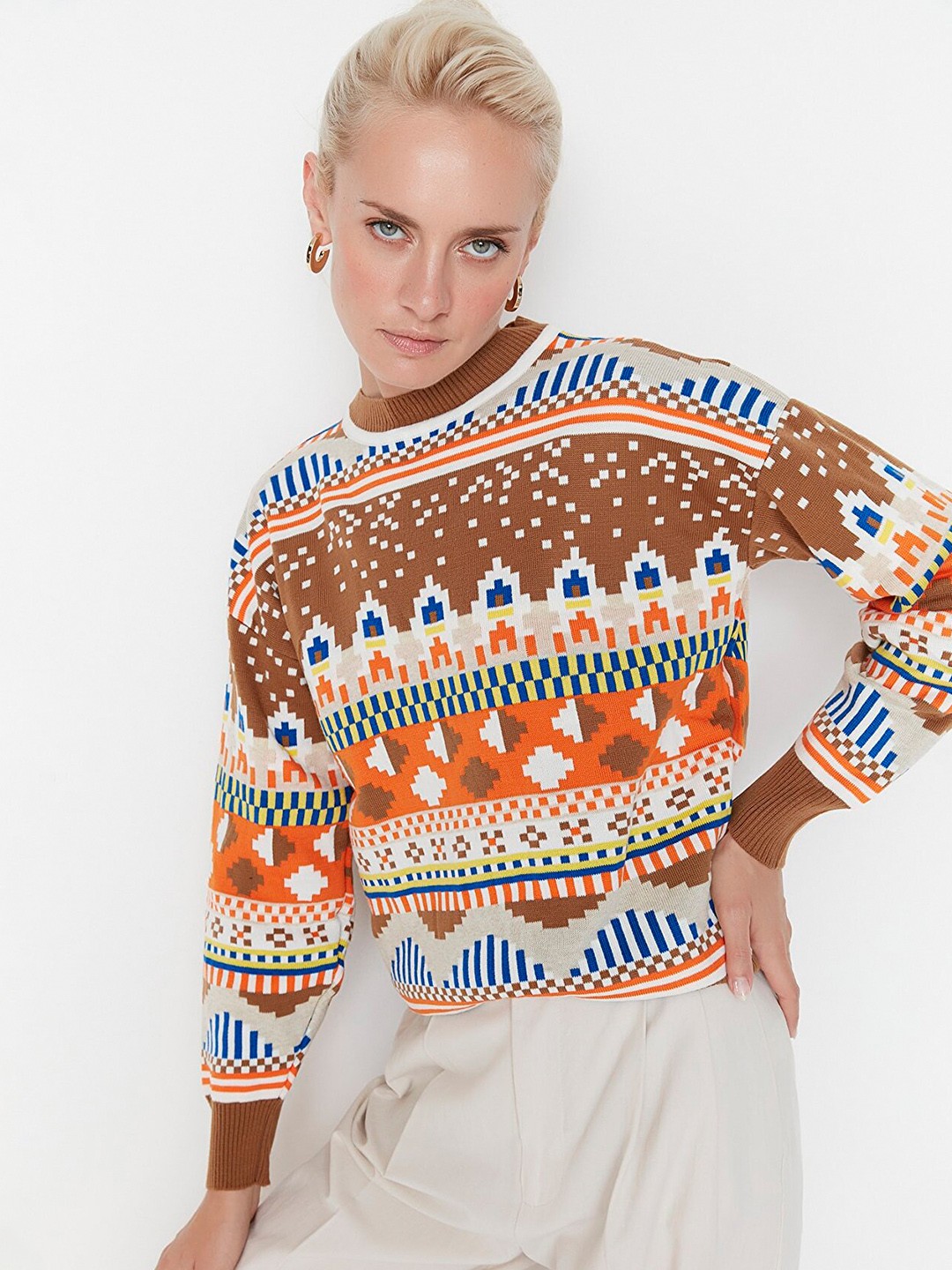 

Trendyol Women Brown & Orange Crop Pullover