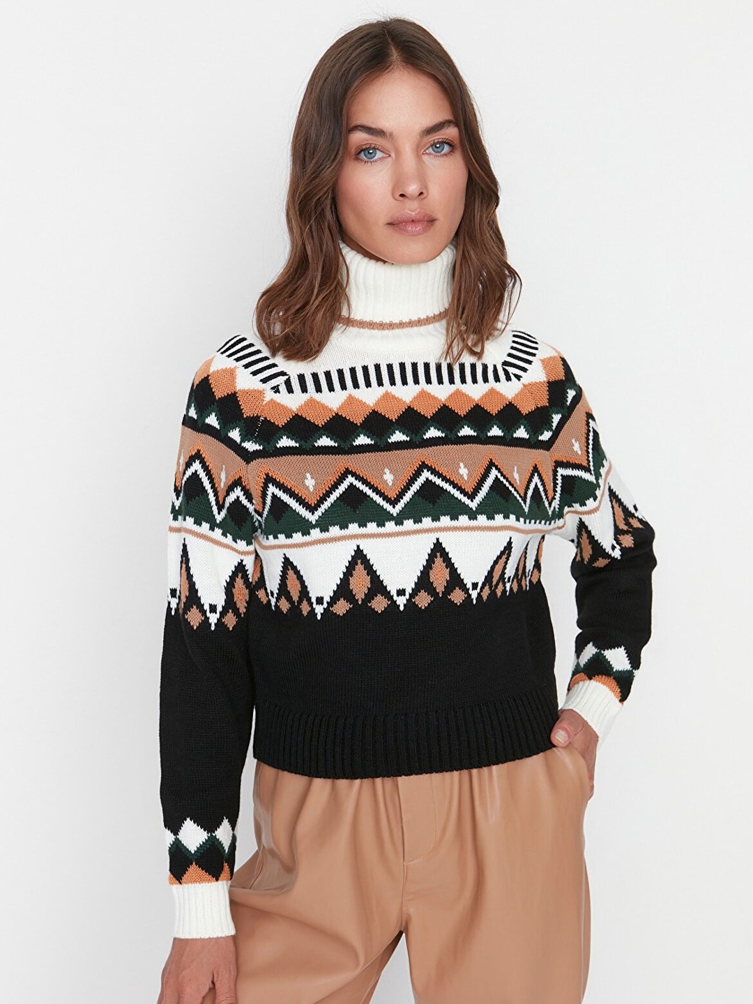 

Trendyol Women Off White & Black Pullover