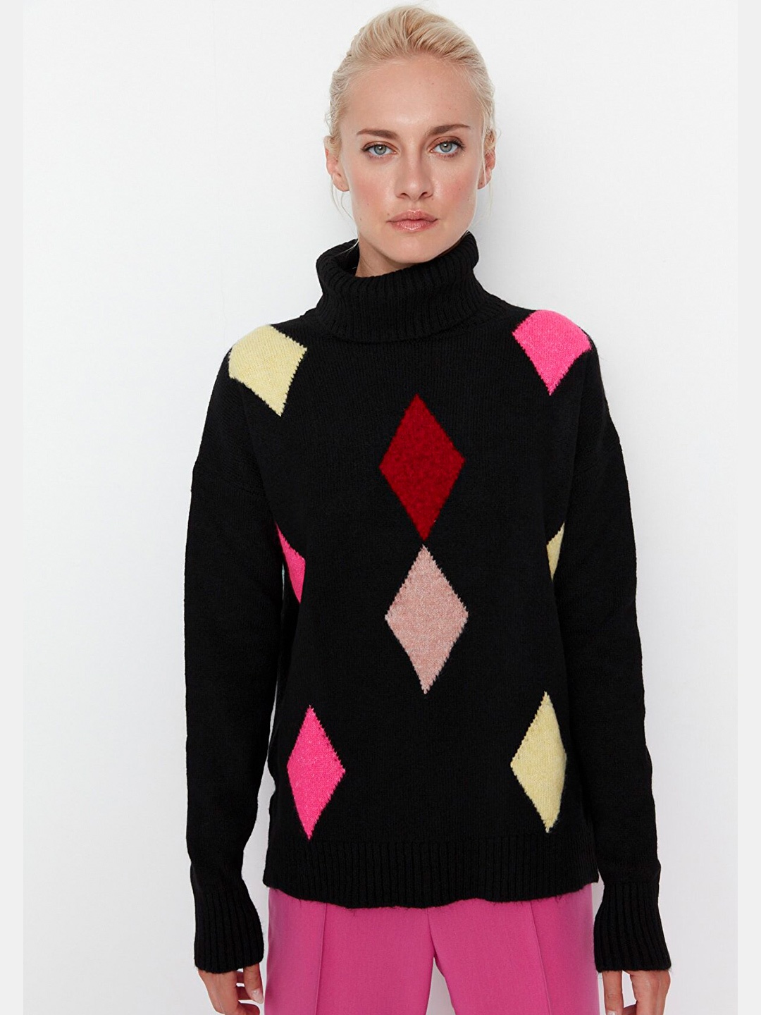 

Trendyol Women Black & Maroon Printed Acrylic Pullover Sweater