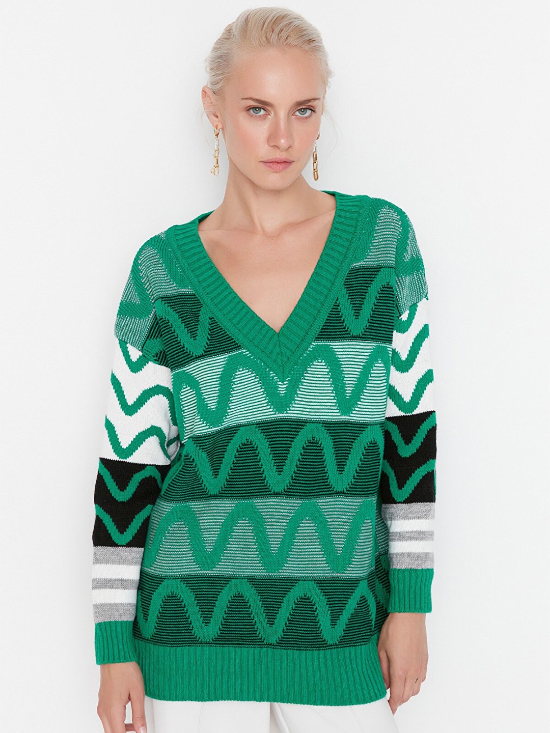 

Trendyol Women Green & White Printed Longline Pullover Sweater
