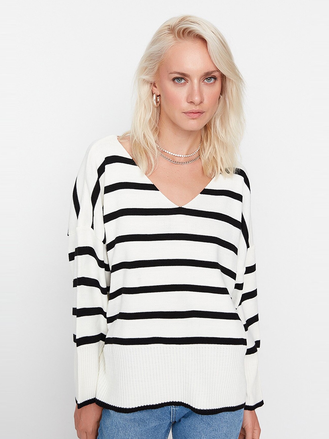 

Trendyol Women White & Black Striped Pullover Acrylic Sweater