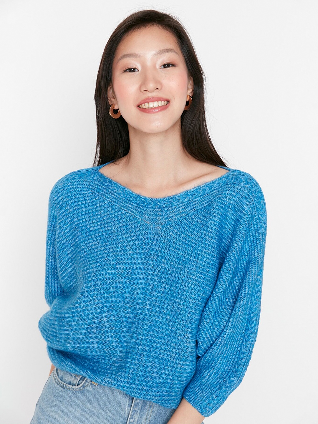 

Trendyol Women Blue Solid Pullover Sweater