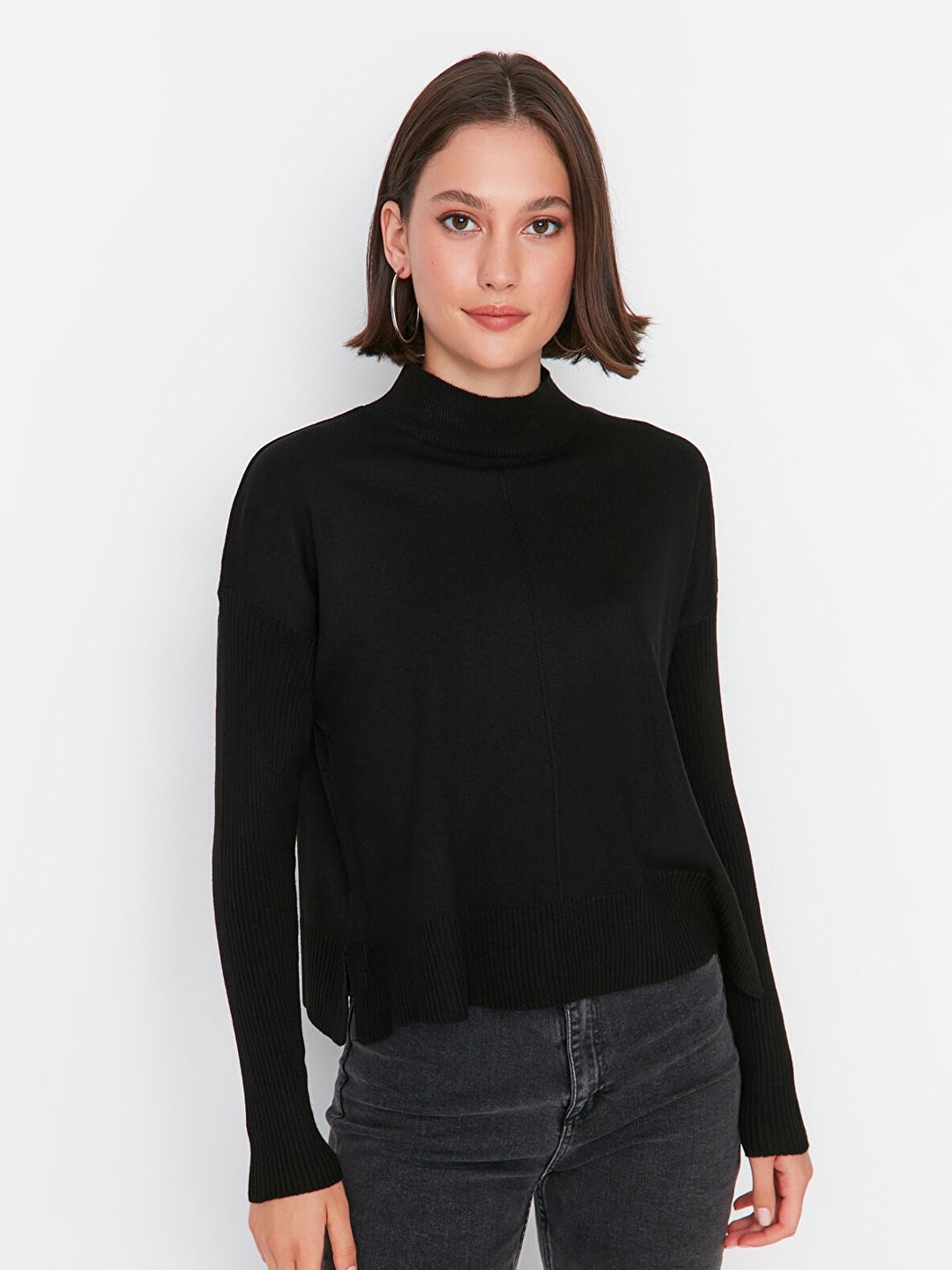 

Trendyol Women Black Solid Pullover Acrylic Sweater