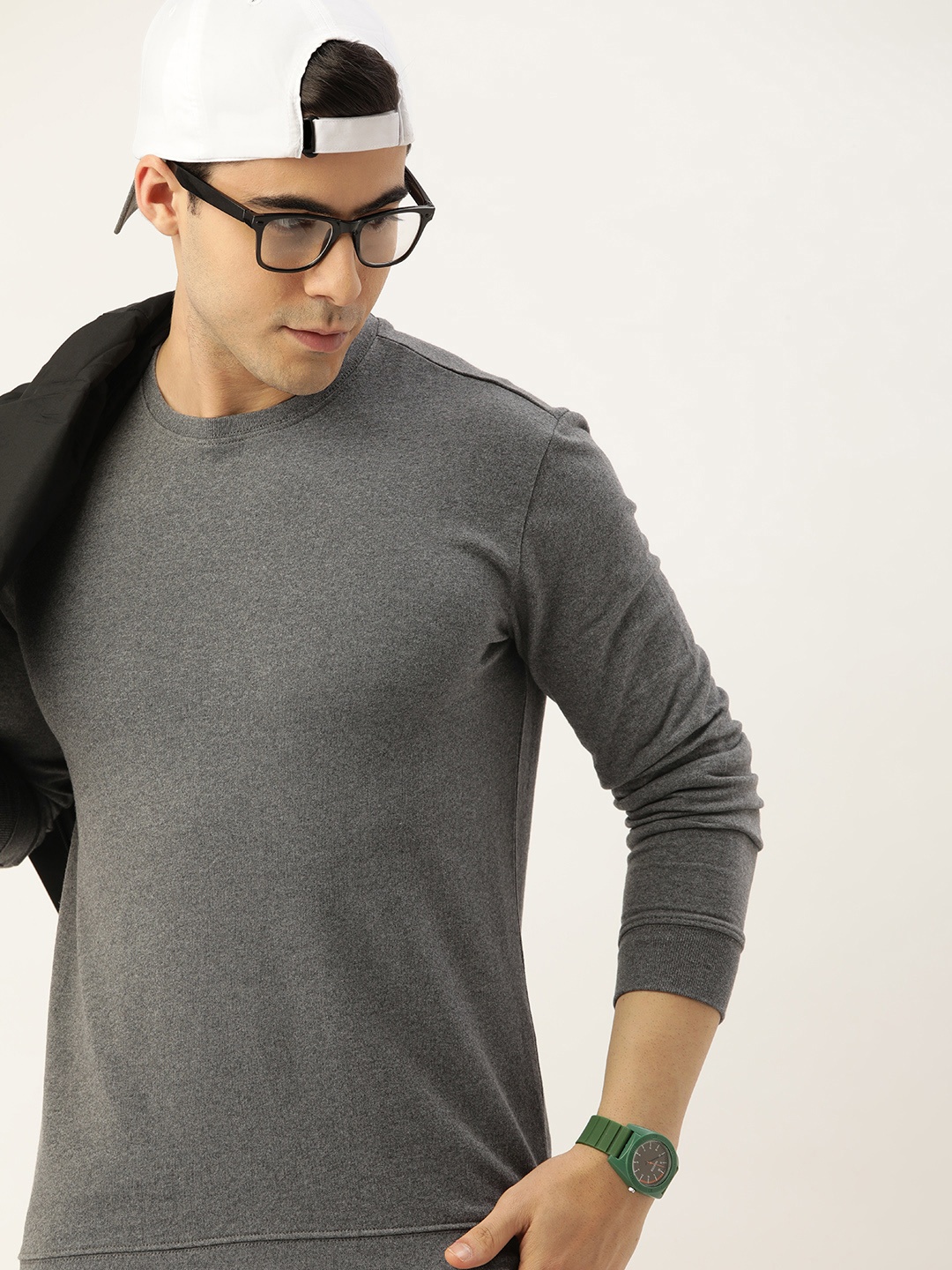 

Kook N Keech Men Charcoal Grey Solid Sweatshirt