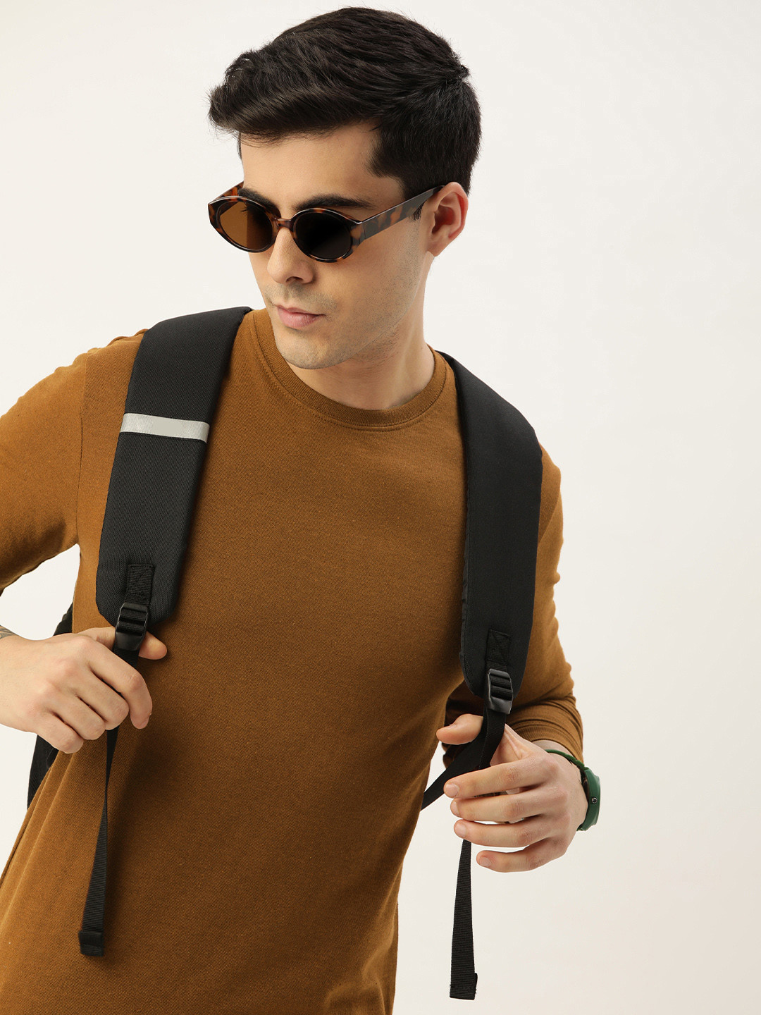 

Kook N Keech Men Brown Solid Round Neck Sweatshirt