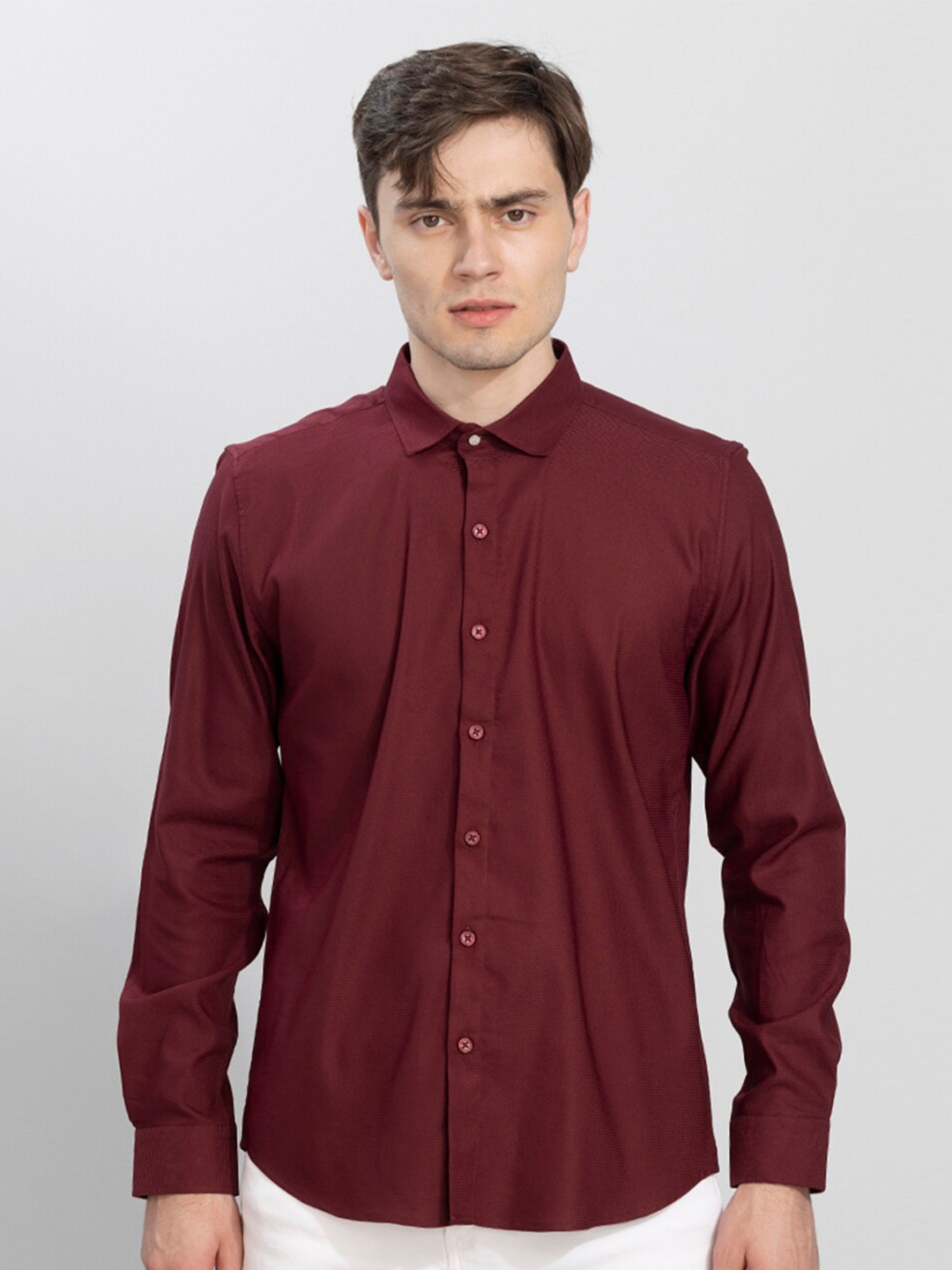 

Snitch Men Maroon Solid Slim Fit Casual Cotton Shirt