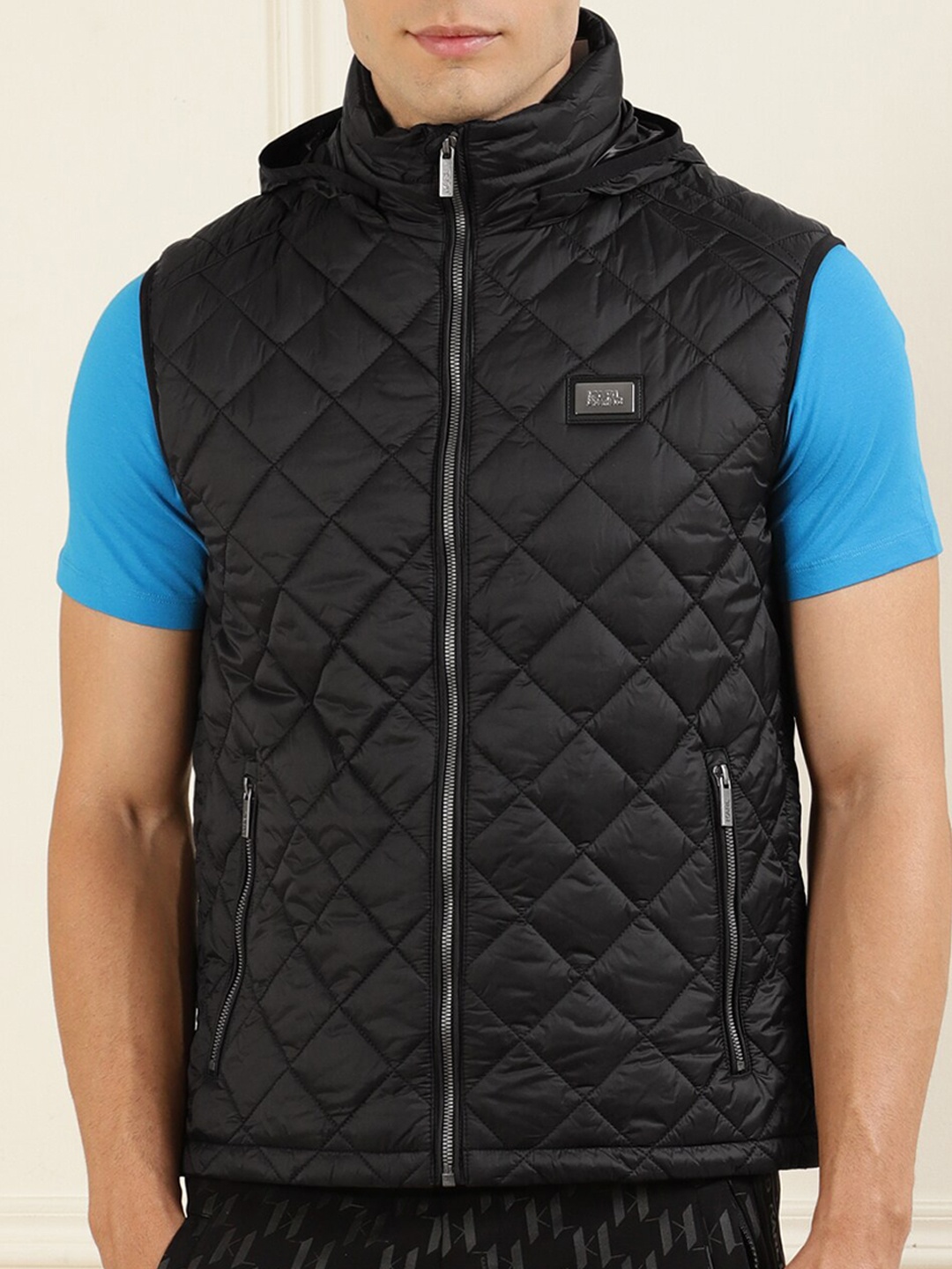 

Karl Lagerfeld Men Black Geometric Striped Lightweight Longline Quilted Jacket