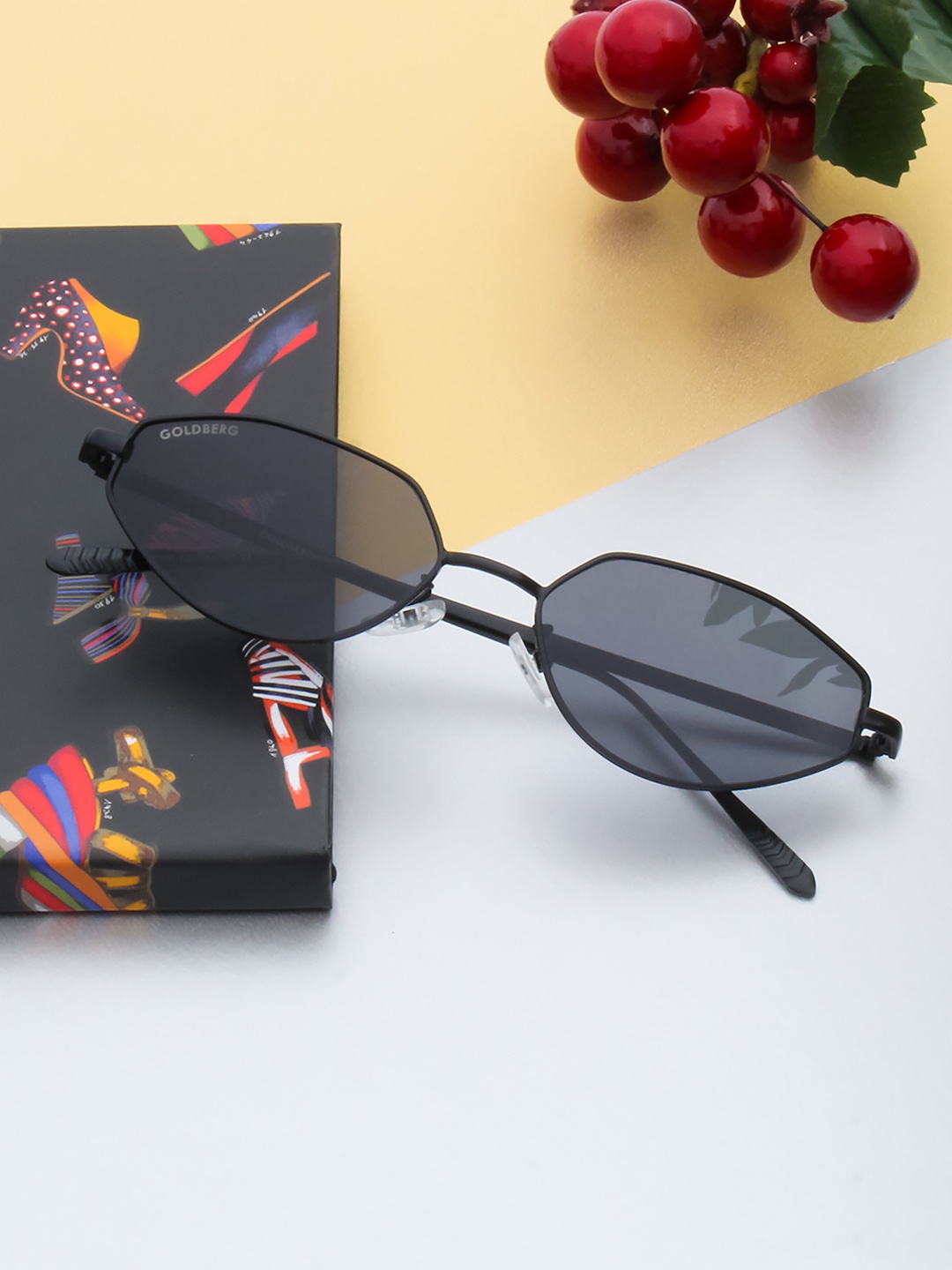 

Gold Berg Black Lens & Black Oval Sunglasses with UV Protected Lens GB-9260_BLK