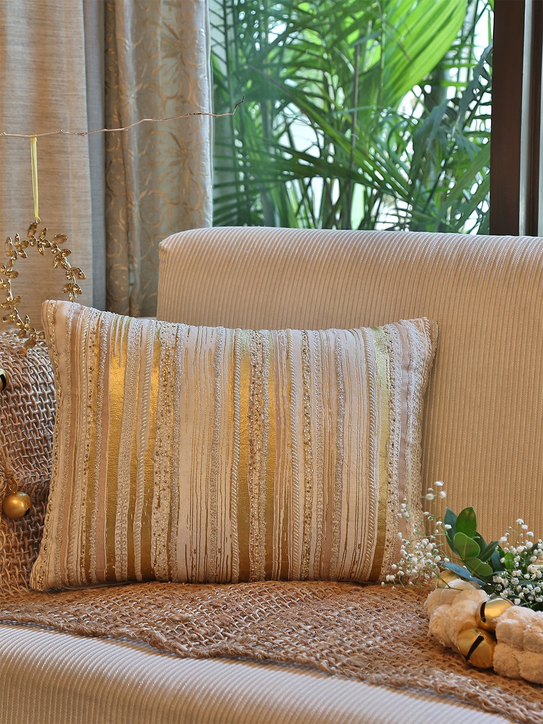 

Amoliconcepts Off White & Gold-Toned Embroidered Rectangle Cushion Cover