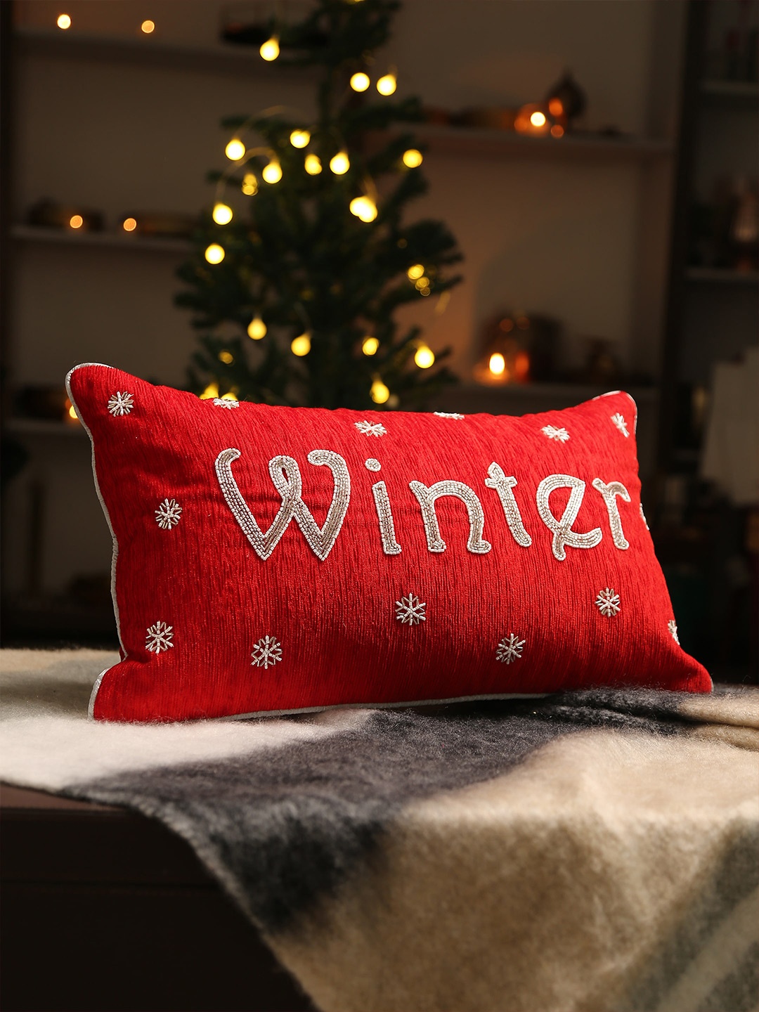 

Amoliconcepts Red & Gold-Toned Embroidered Rectangle Cushion Cover