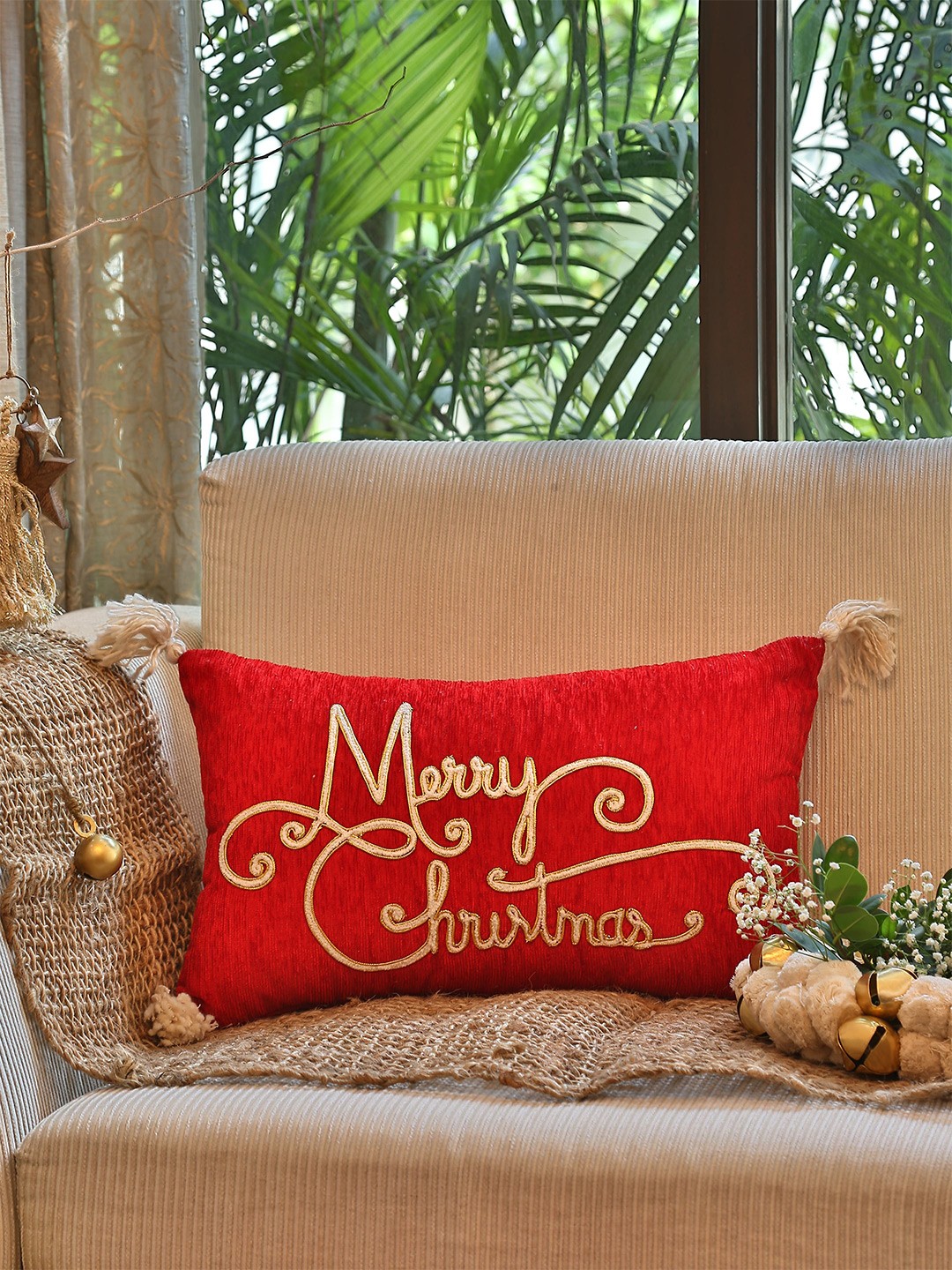 

Amoliconcepts Red & Gold-Toned Embroidered Rectangle Cushion Cover
