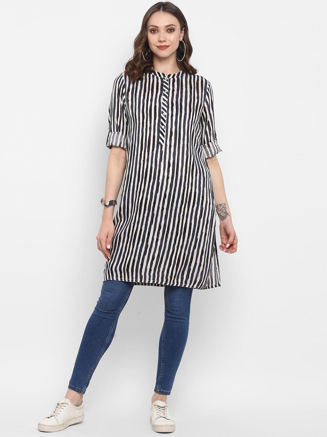 

antaran Women Black & White Striped Kurta
