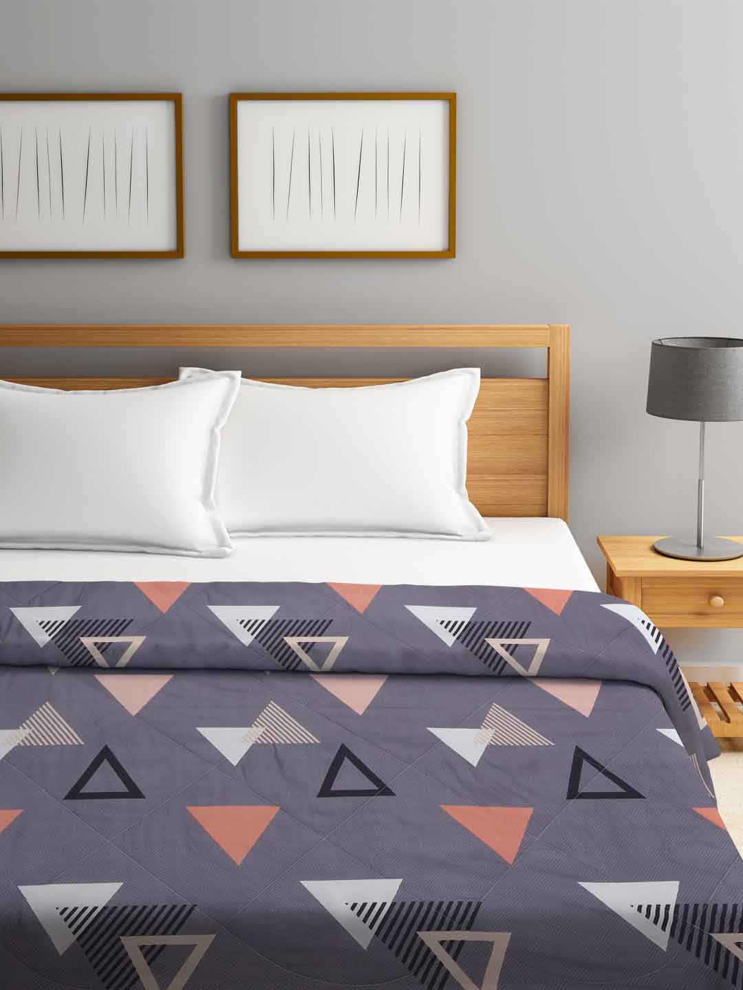 

KLOTTHE Purple & Pink Geometric AC Room 350 GSM Double Bed Comforter