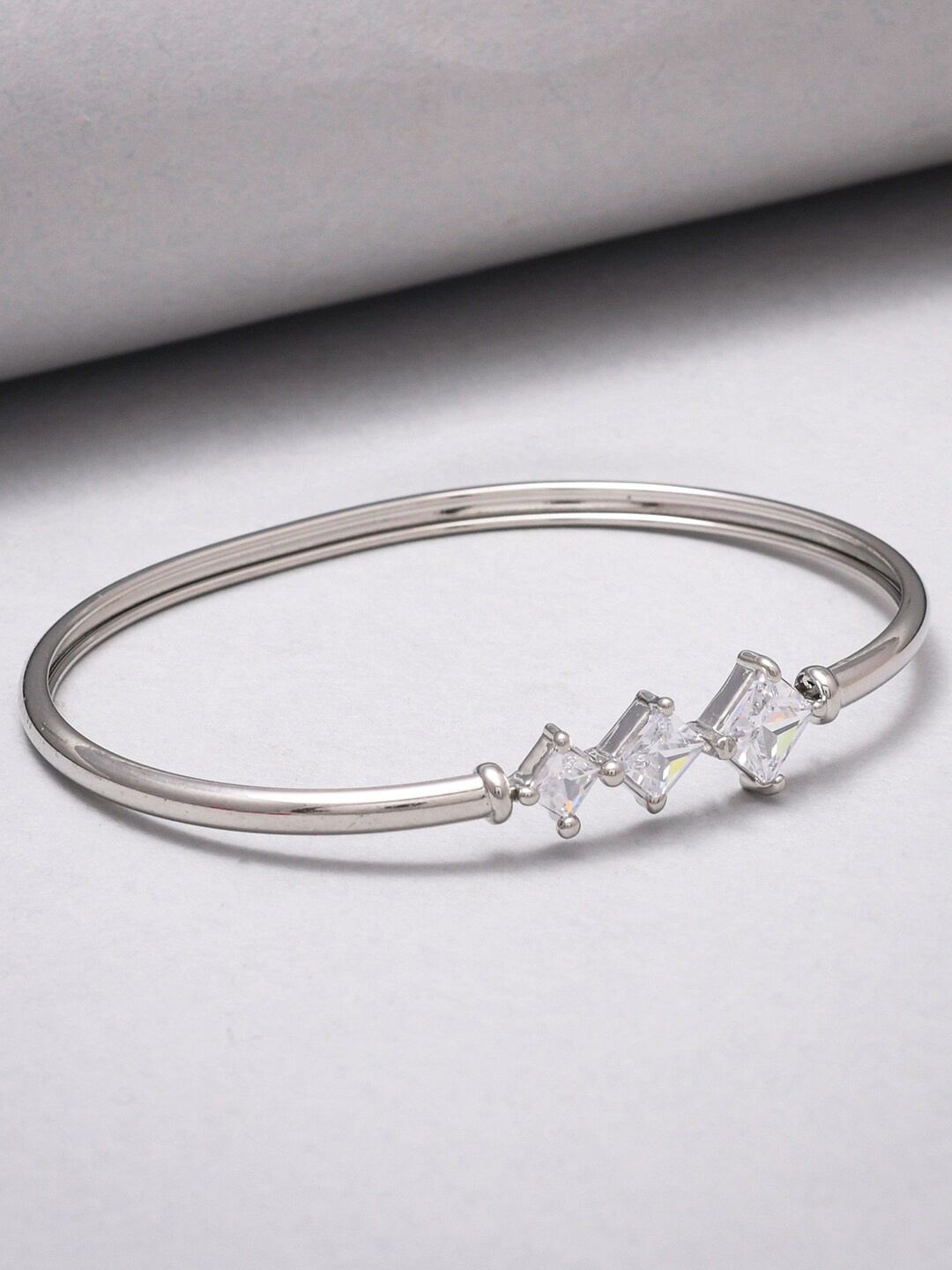 

Voylla Women Silver Brass Rhodium-Plated Bangle-Style Bracelet