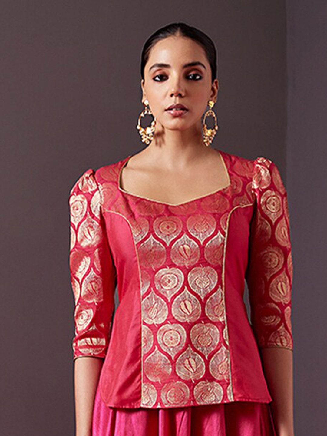 

Abhishti Sweetheart Neck Banarasi Top, Pink