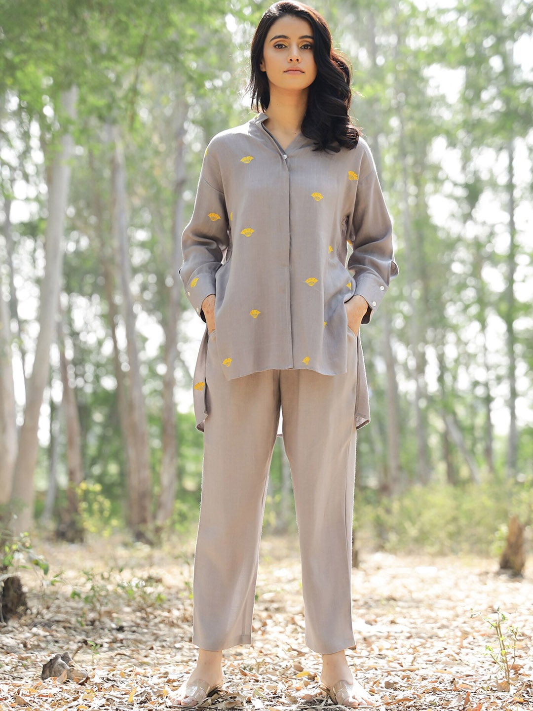

Kapraaha Women Grey Printed Relaxed-Fit Co-Ords