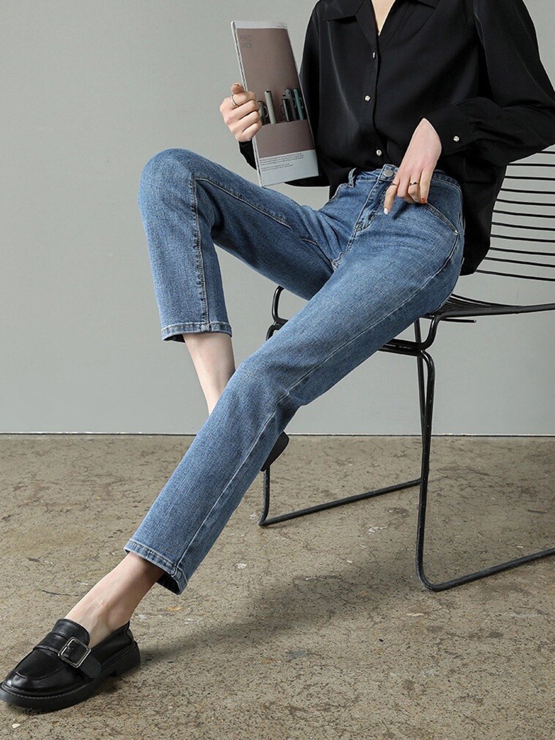 

BoStreet Women Blue Skinny Fit Mildly Distressed Light Fade Jeans