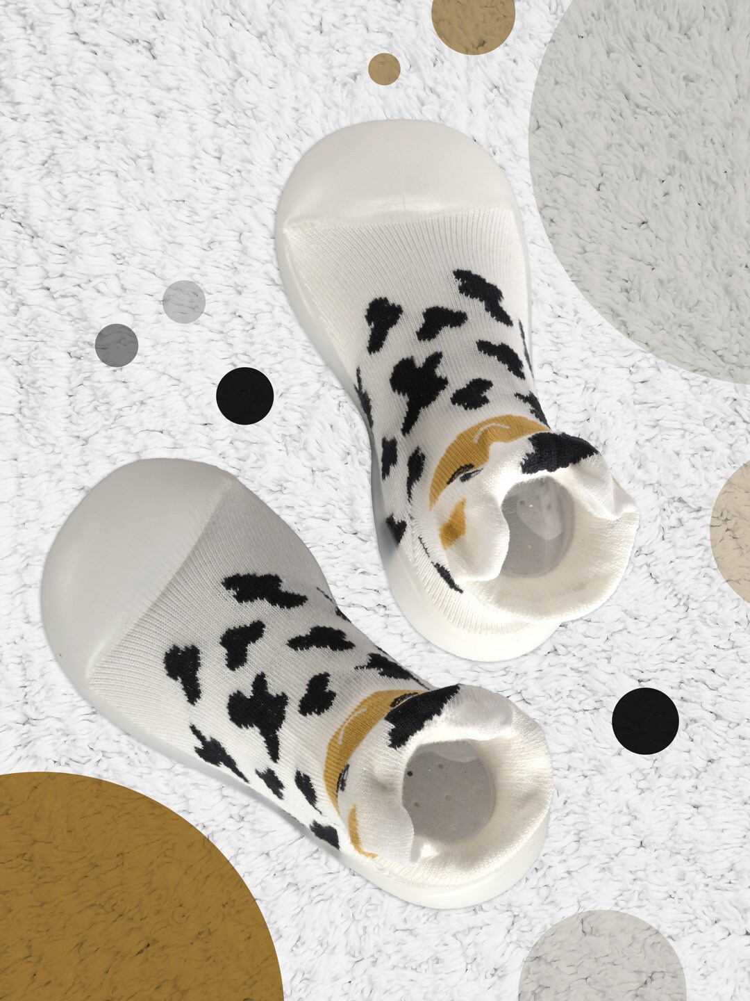 

Yellow Bee Kids White Zebra Printed Anti-Skid Socks
