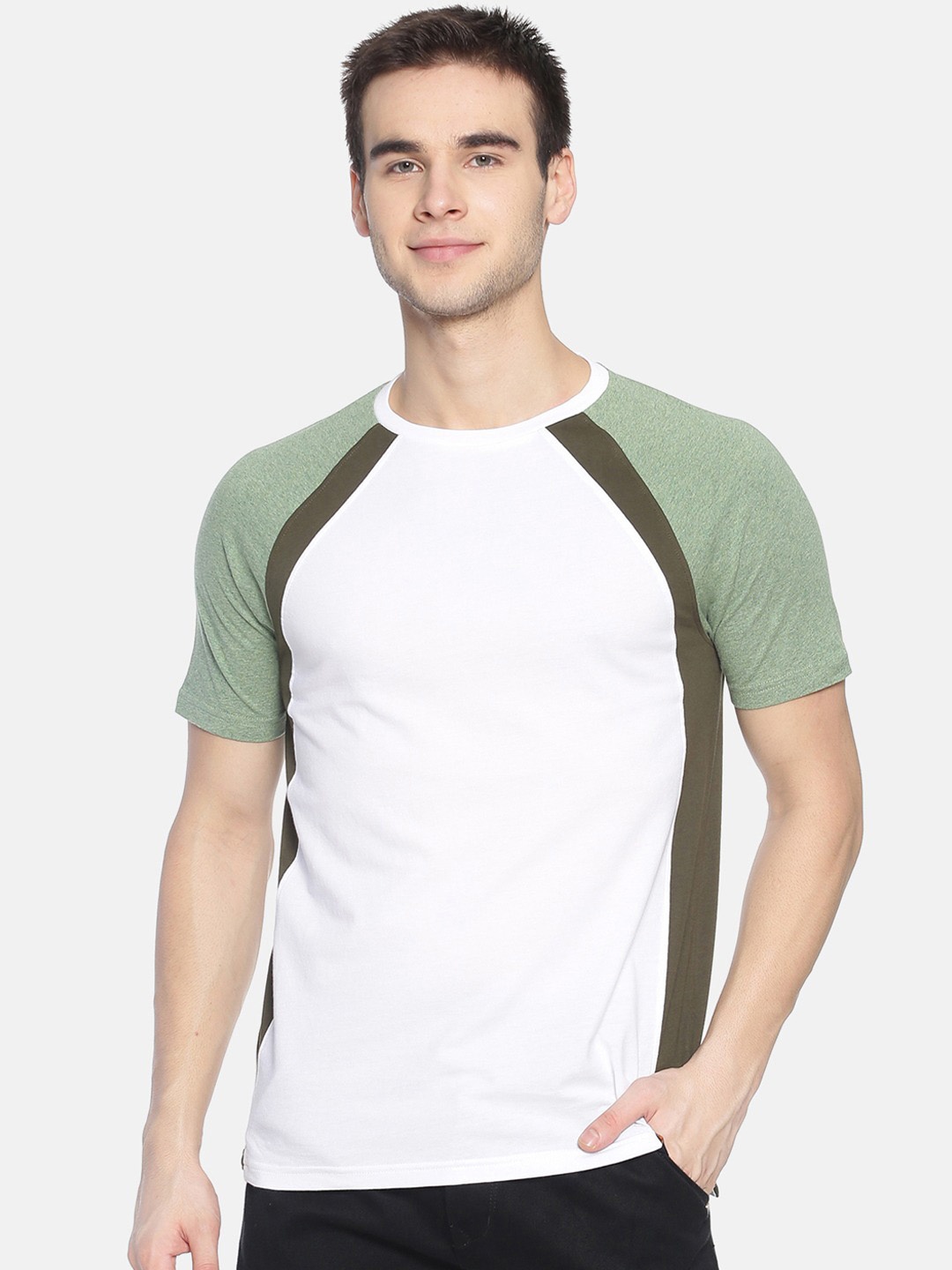 

Steenbok Men White & Green Colourblocked Round Neck Cotton T-shirt